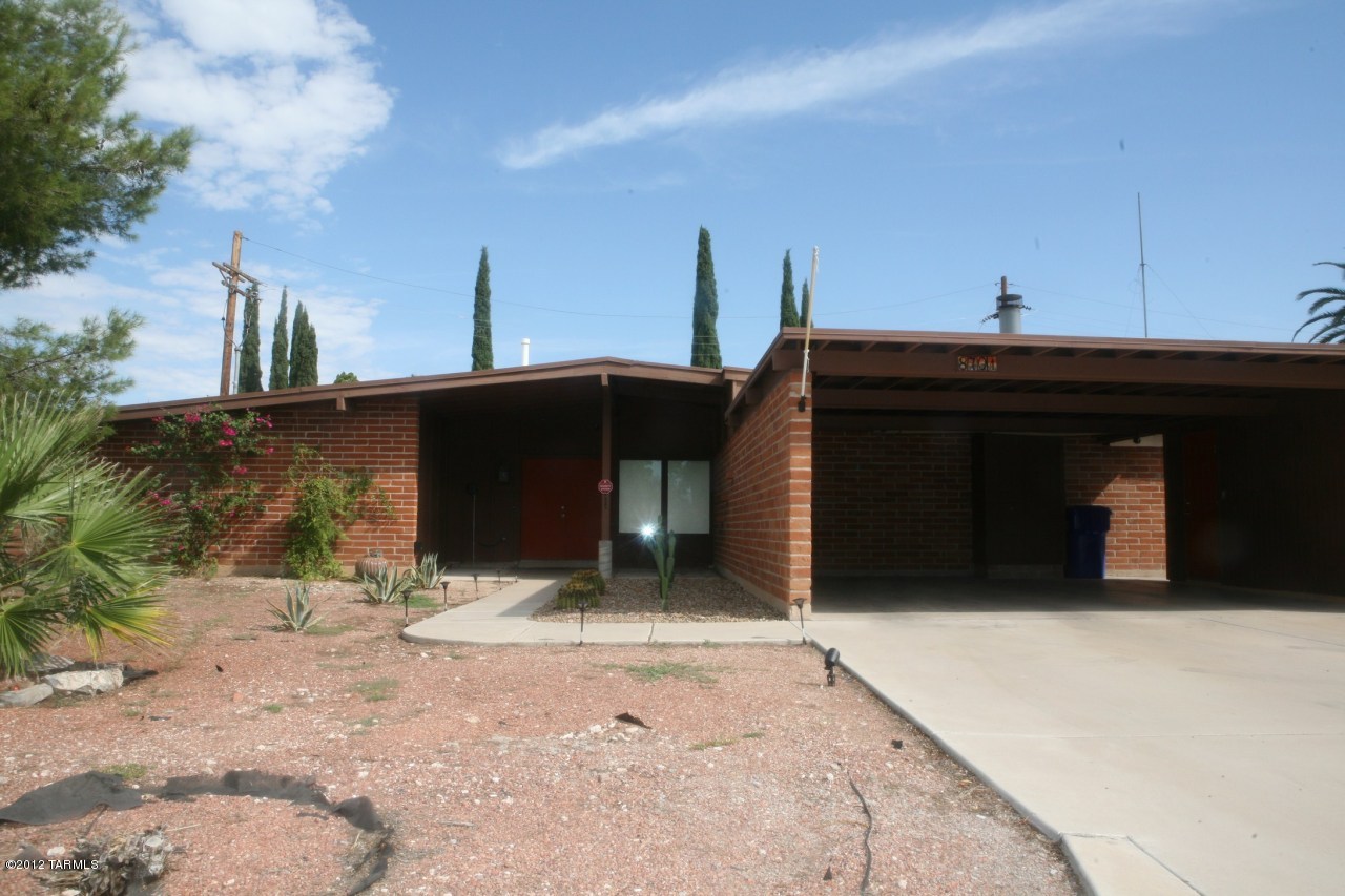 8701 E Lancaster