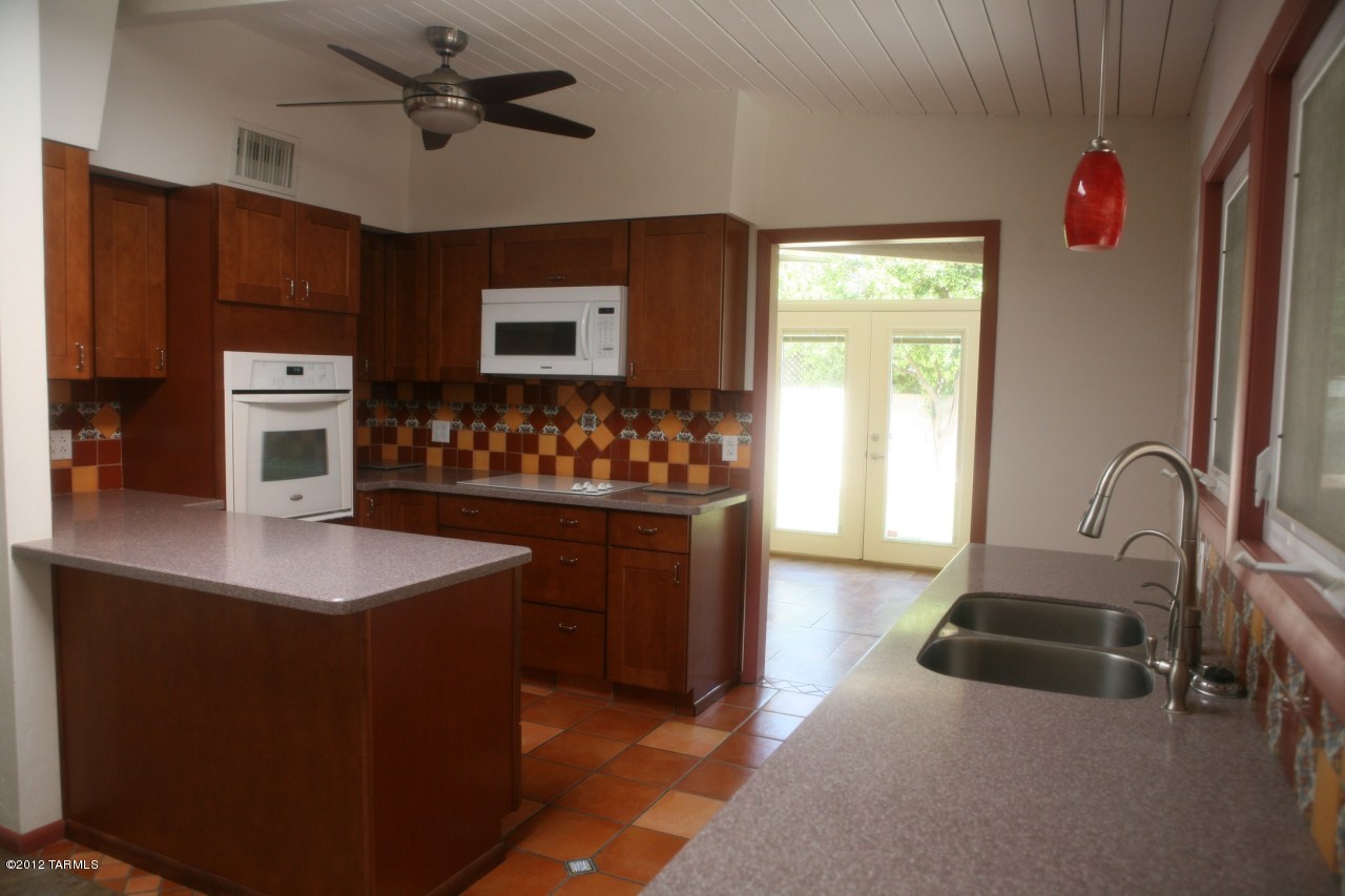 8701 E Lancaster