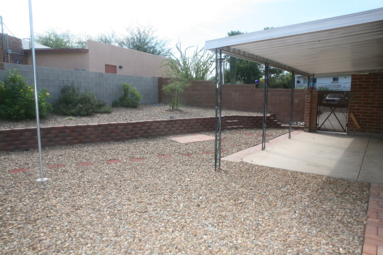 8701 E Lancaster
