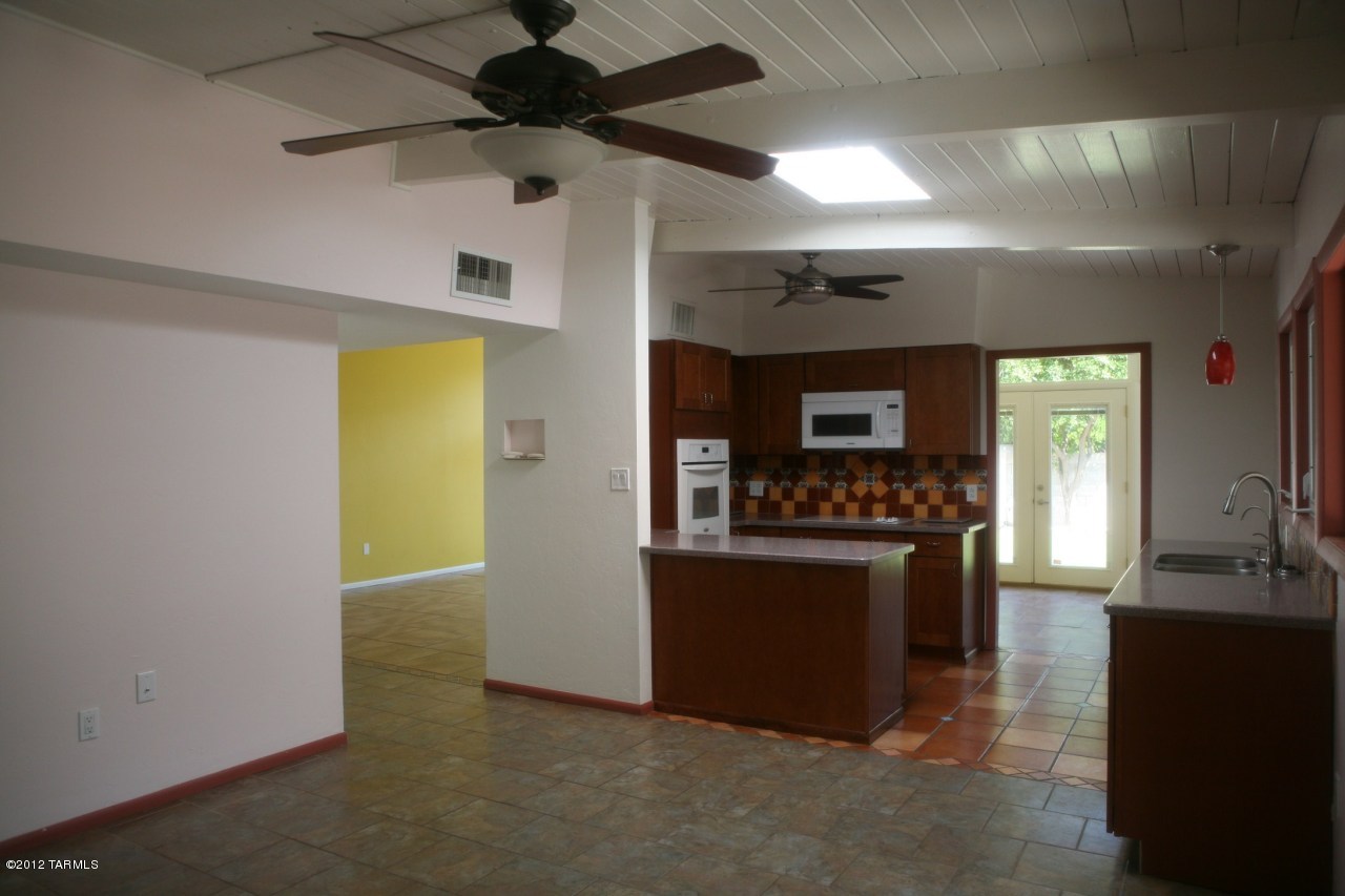 8701 E Lancaster