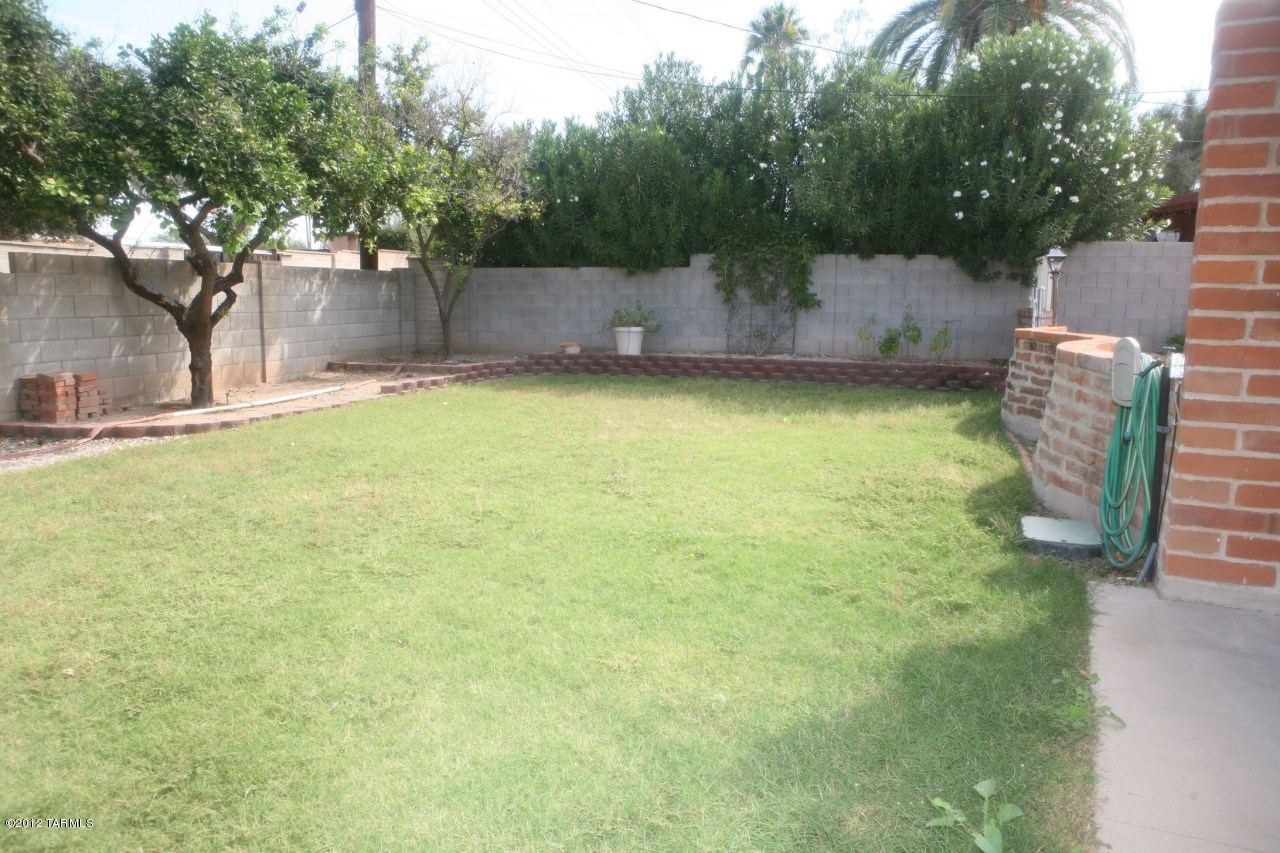 8701 E Lancaster
