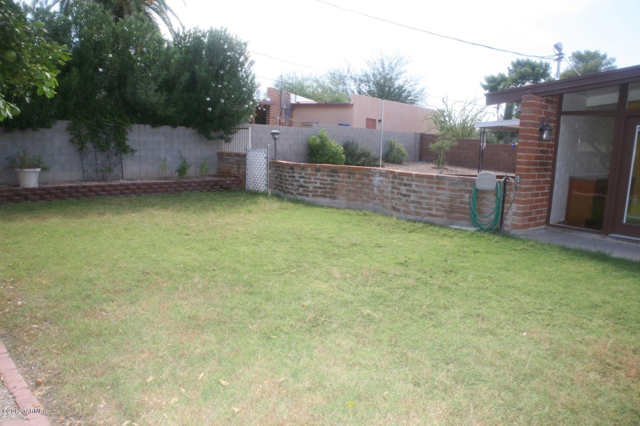 8701 E Lancaster