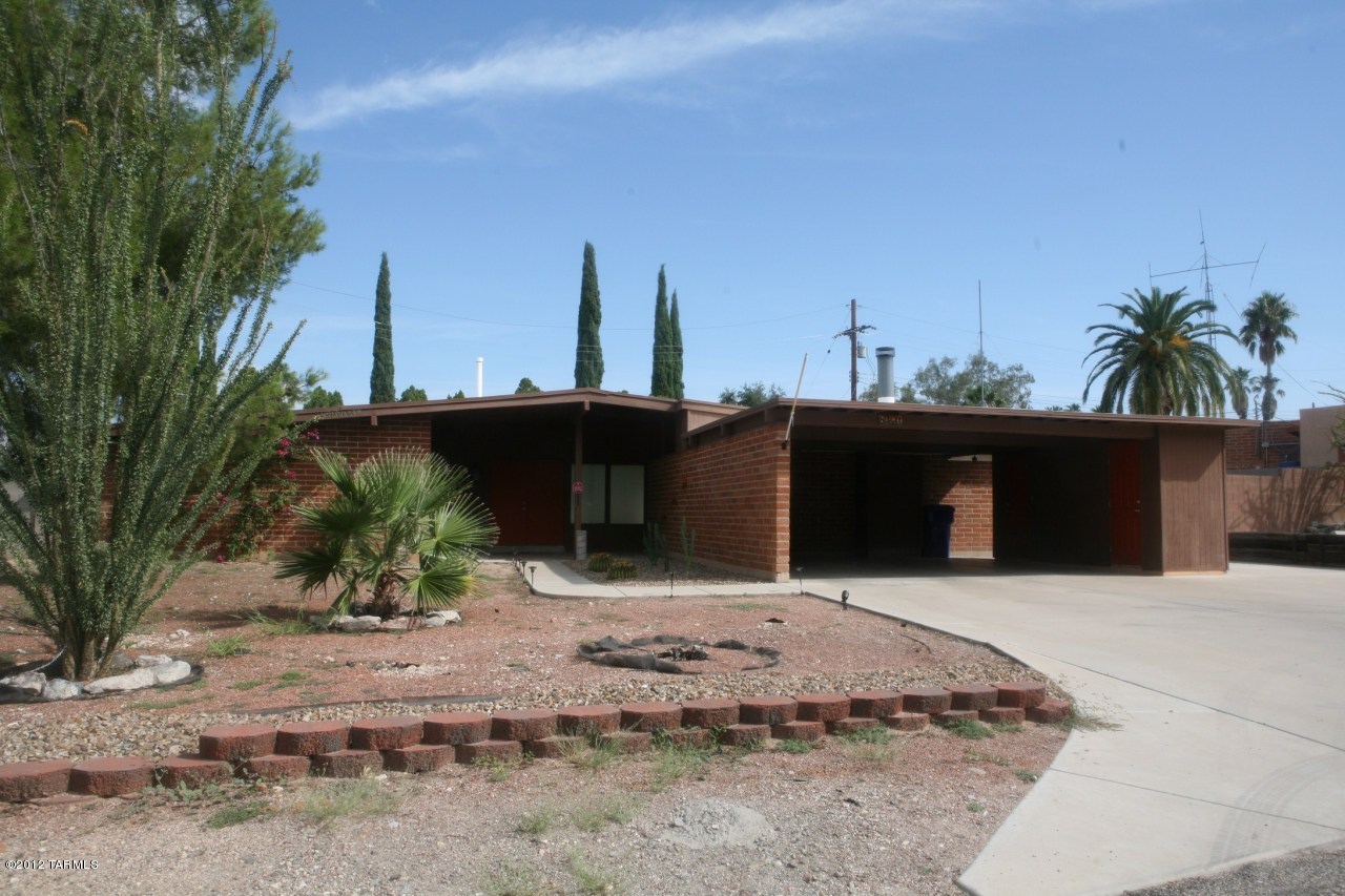 8701 E Lancaster