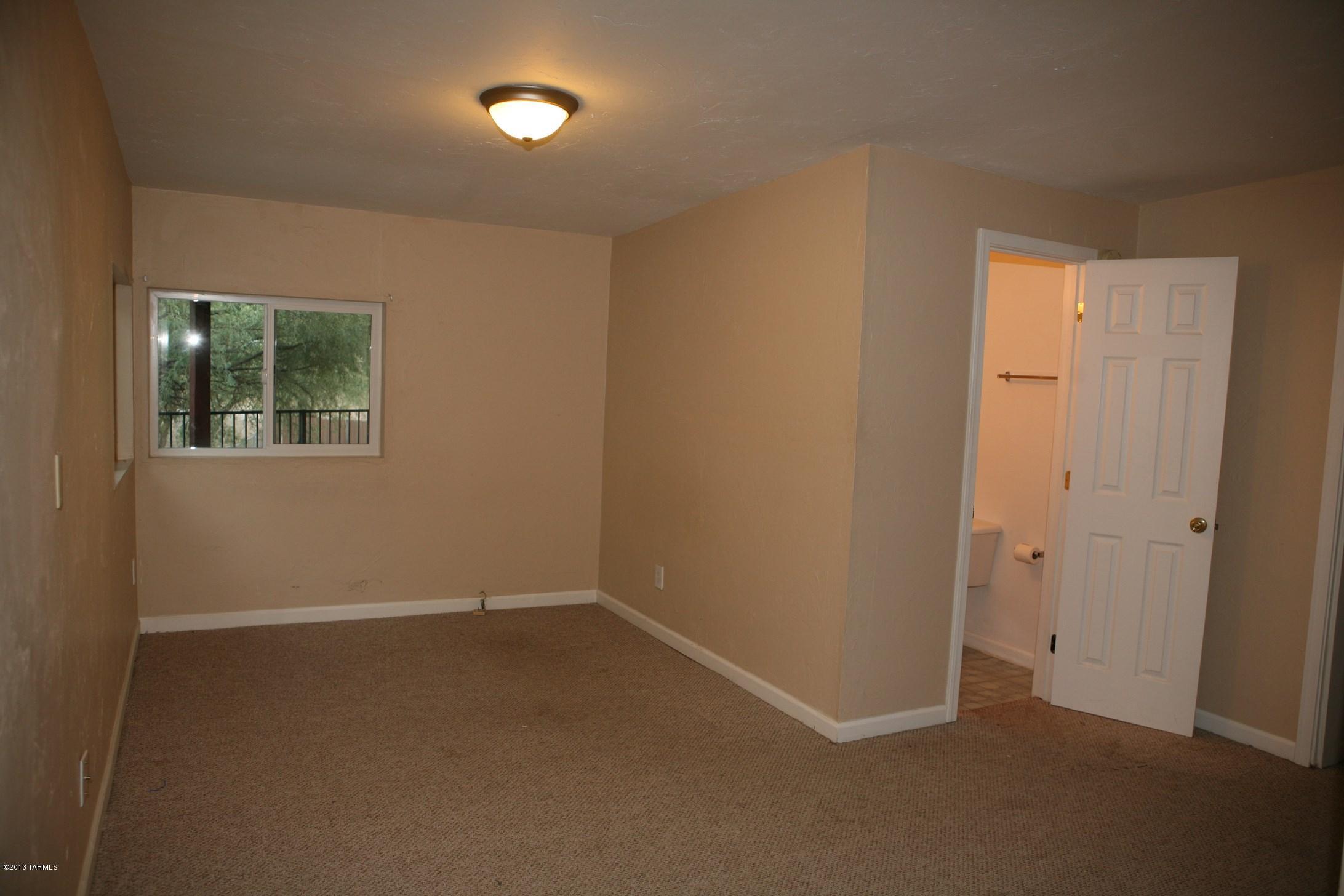 2741 W Placita Hacienda