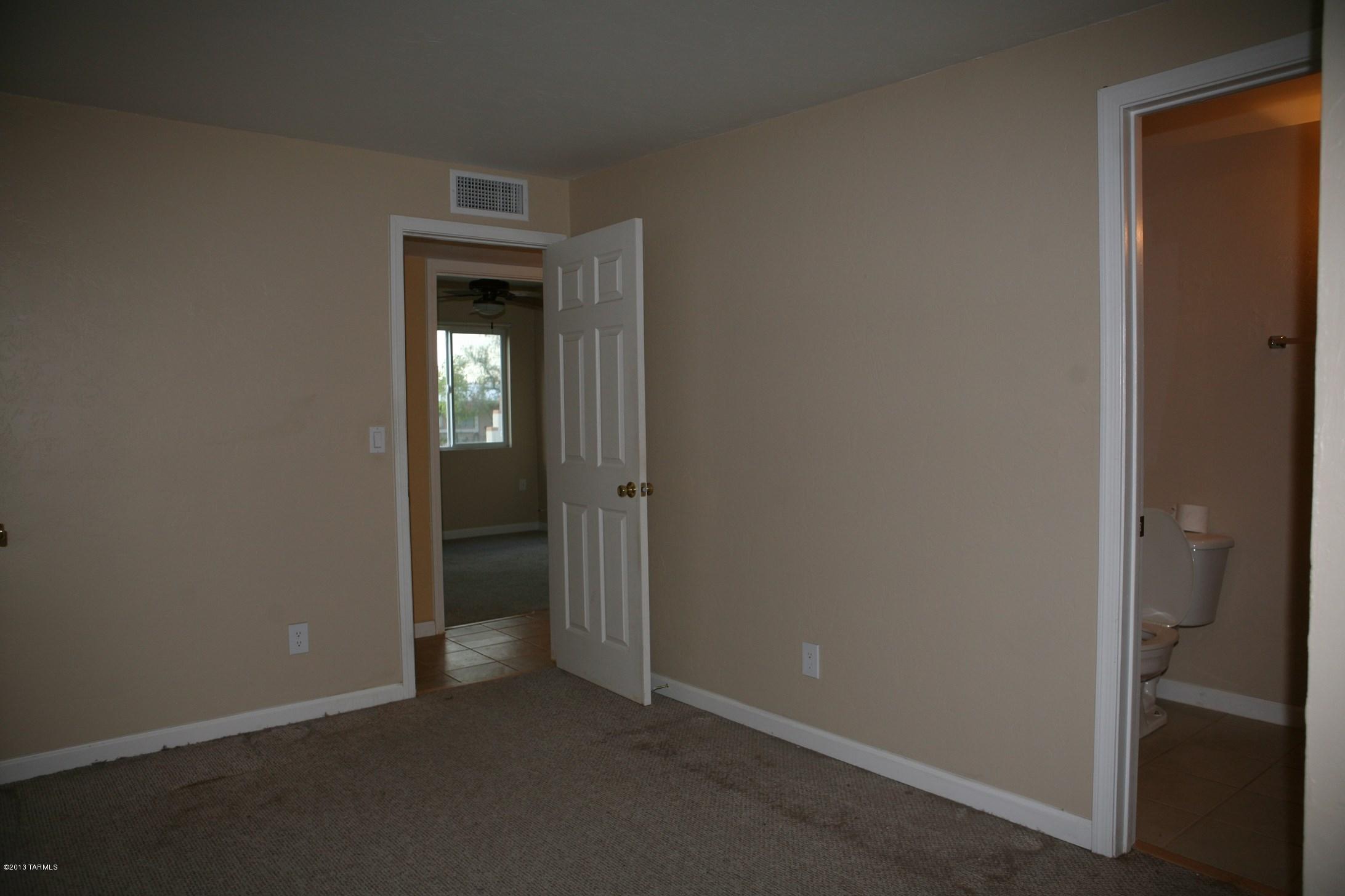 2741 W Placita Hacienda