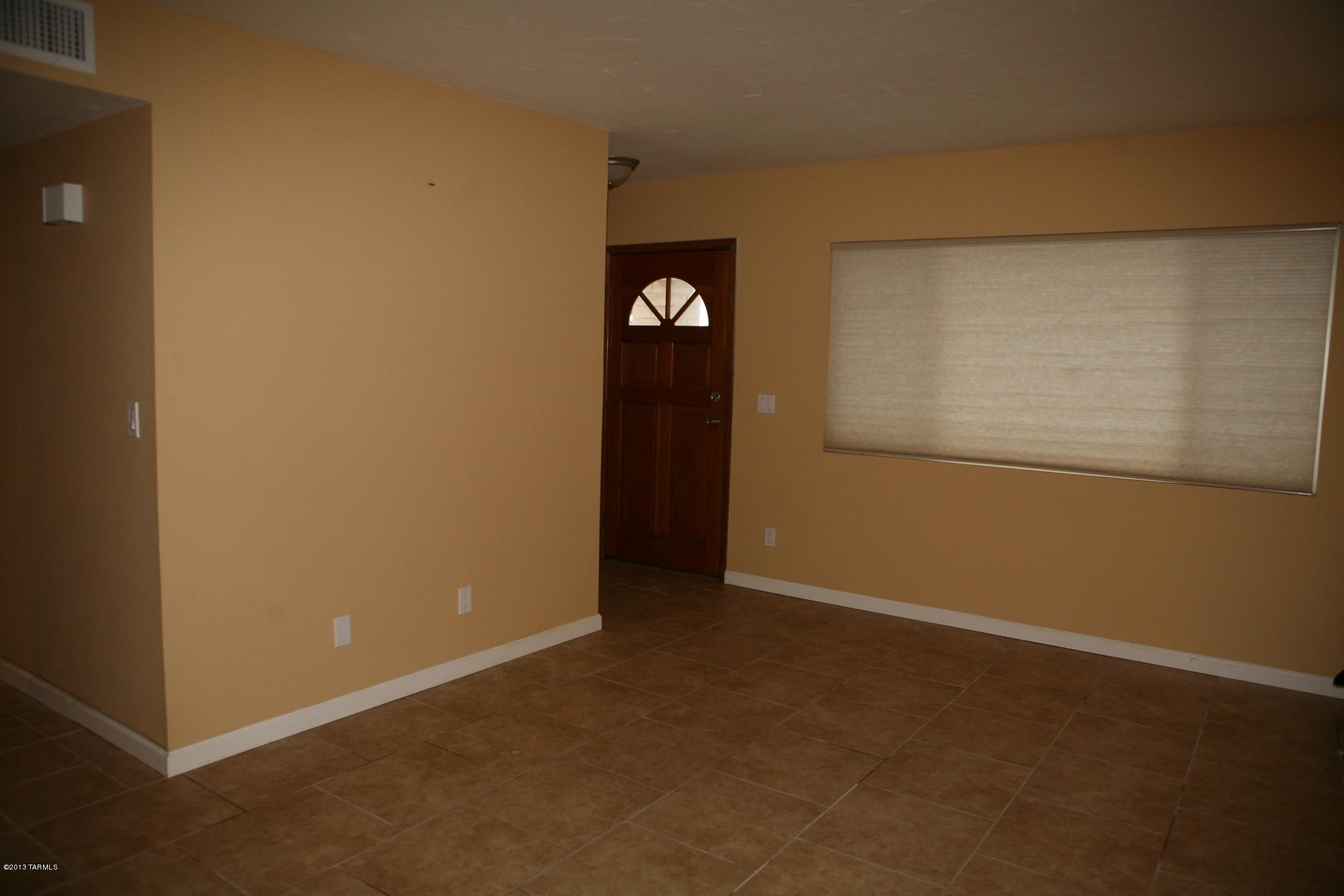 2741 W Placita Hacienda