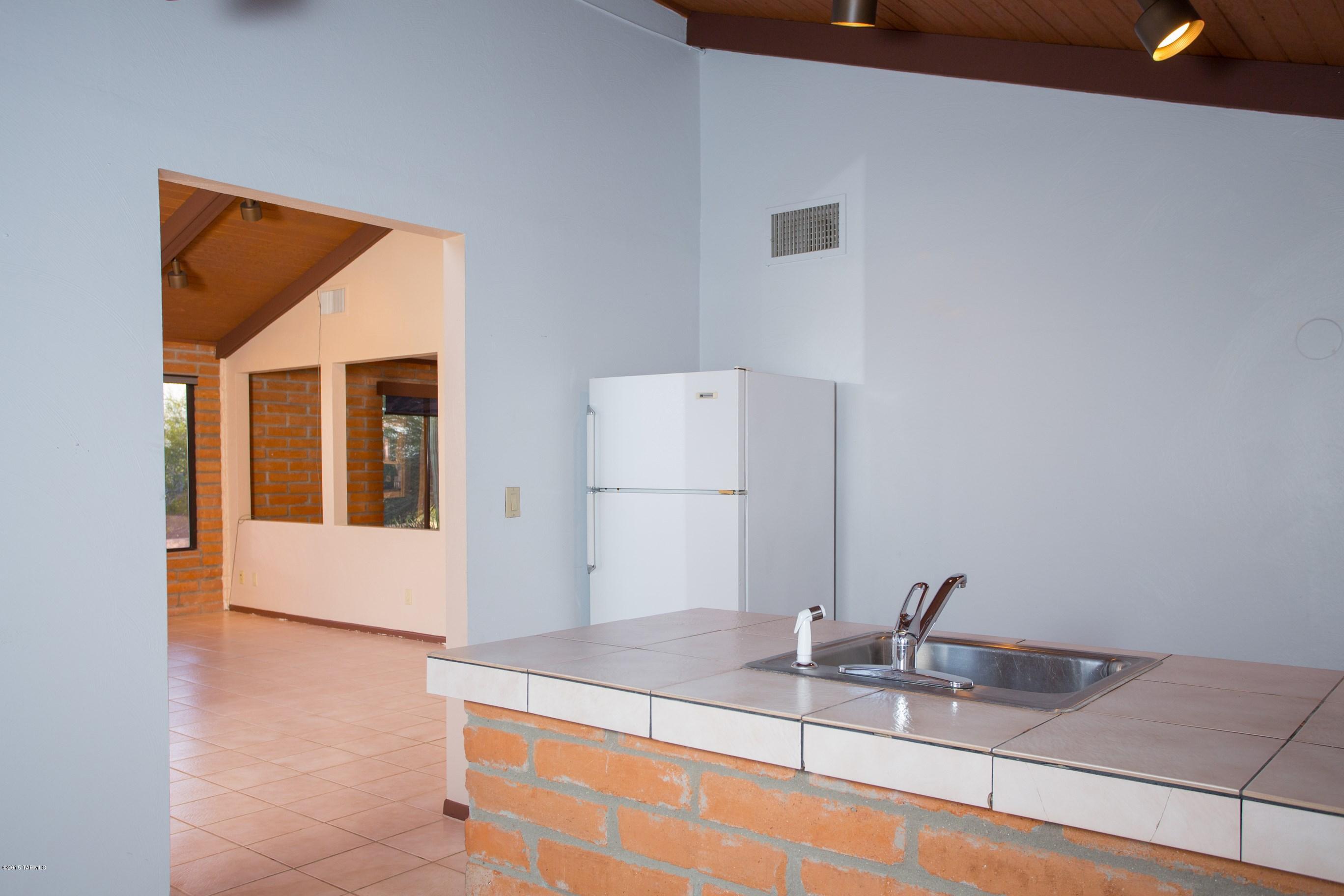 5801 N Placita Roanoke E