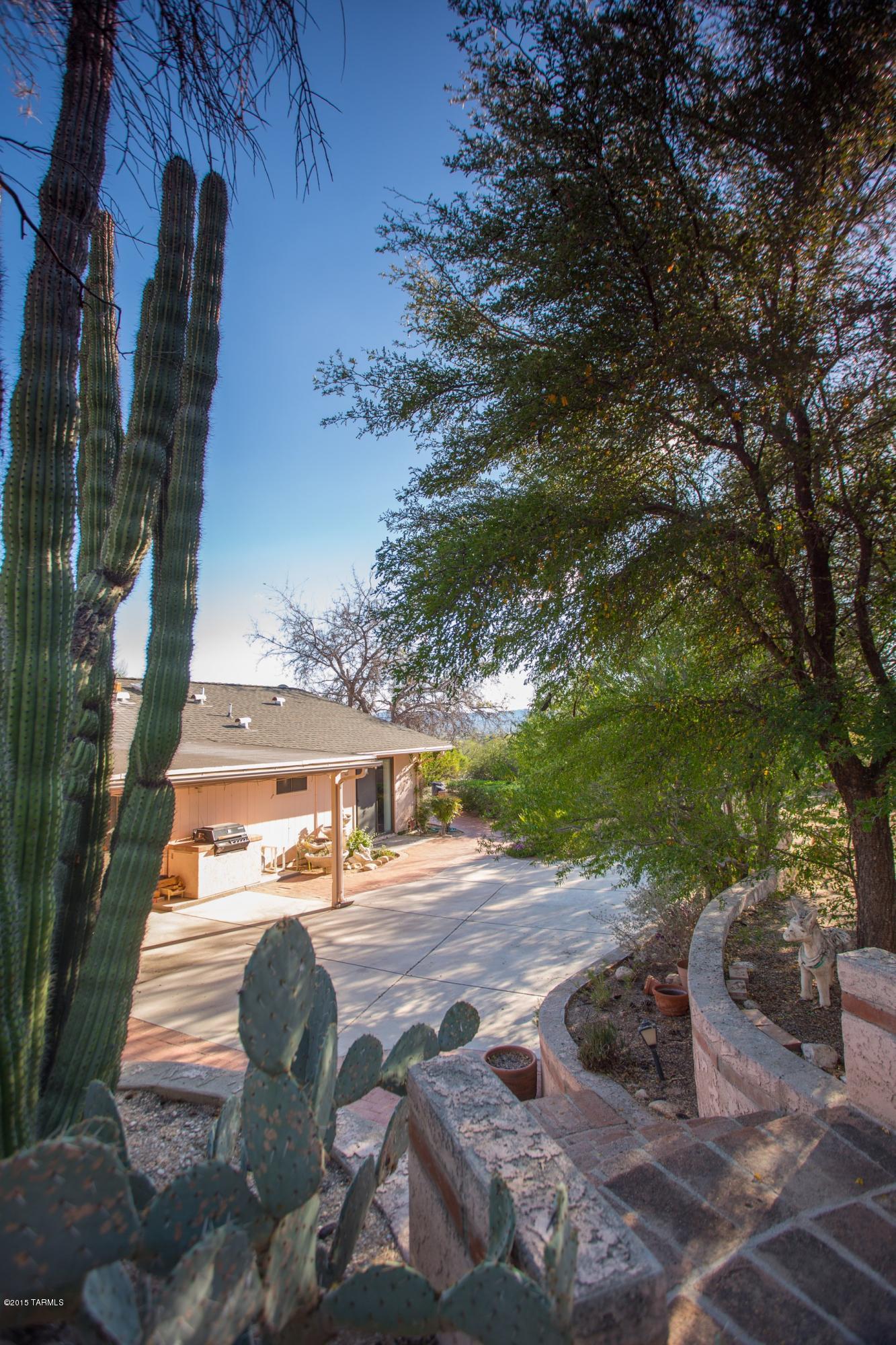 5801 N Placita Roanoke E
