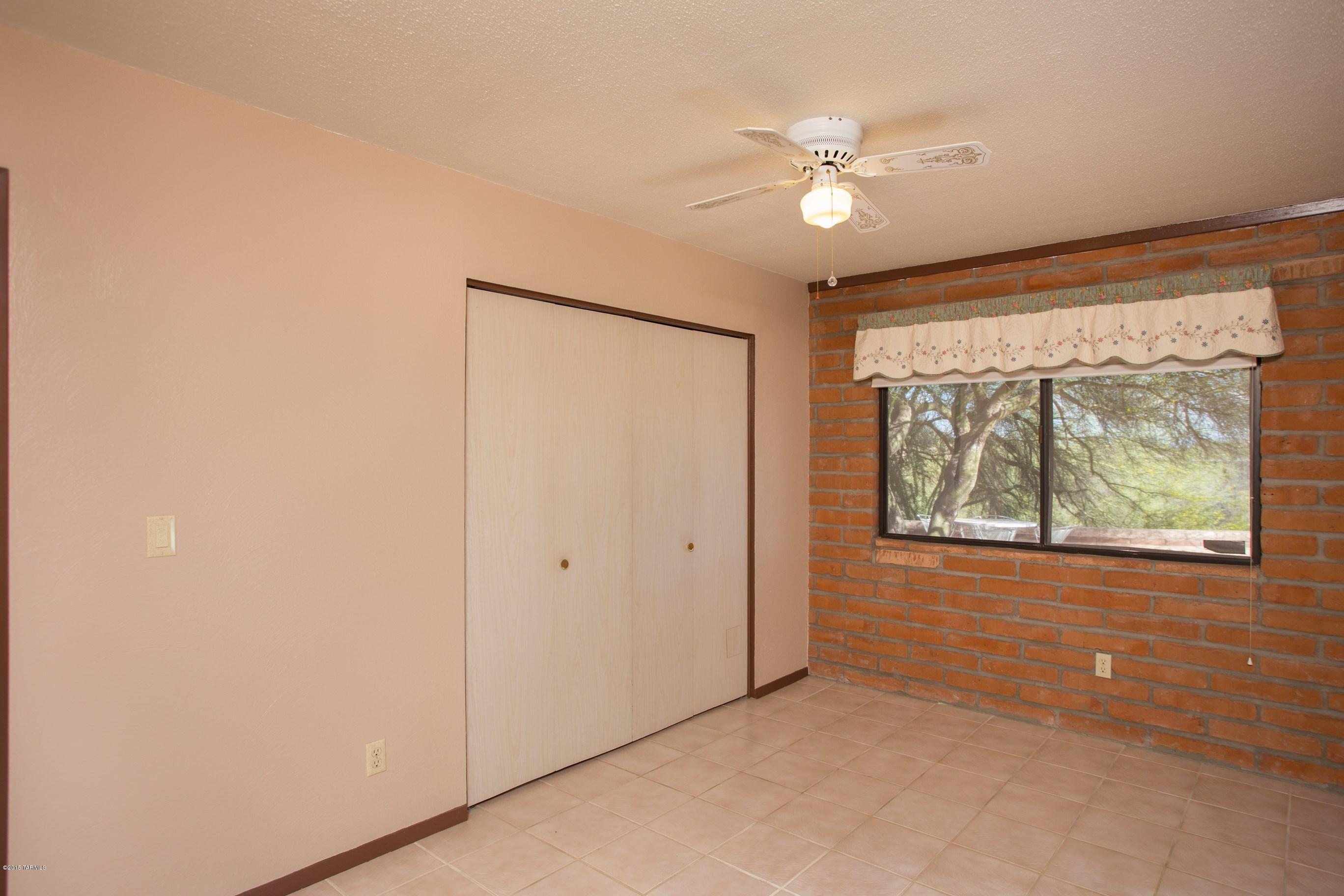 5801 N Placita Roanoke E