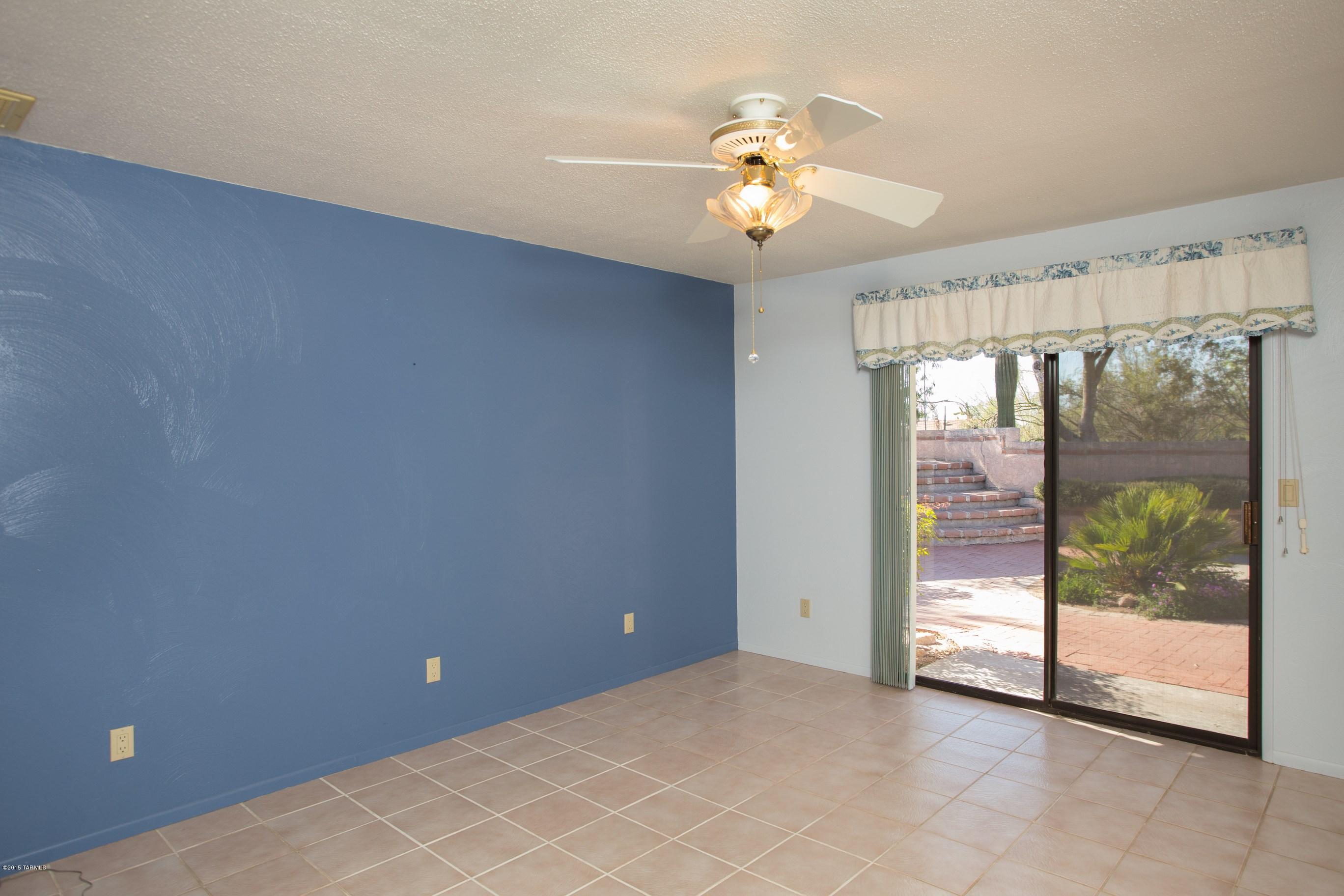 5801 N Placita Roanoke E