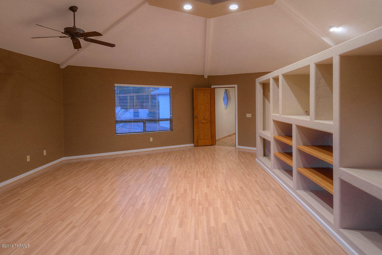 4701 N Nesting Lane