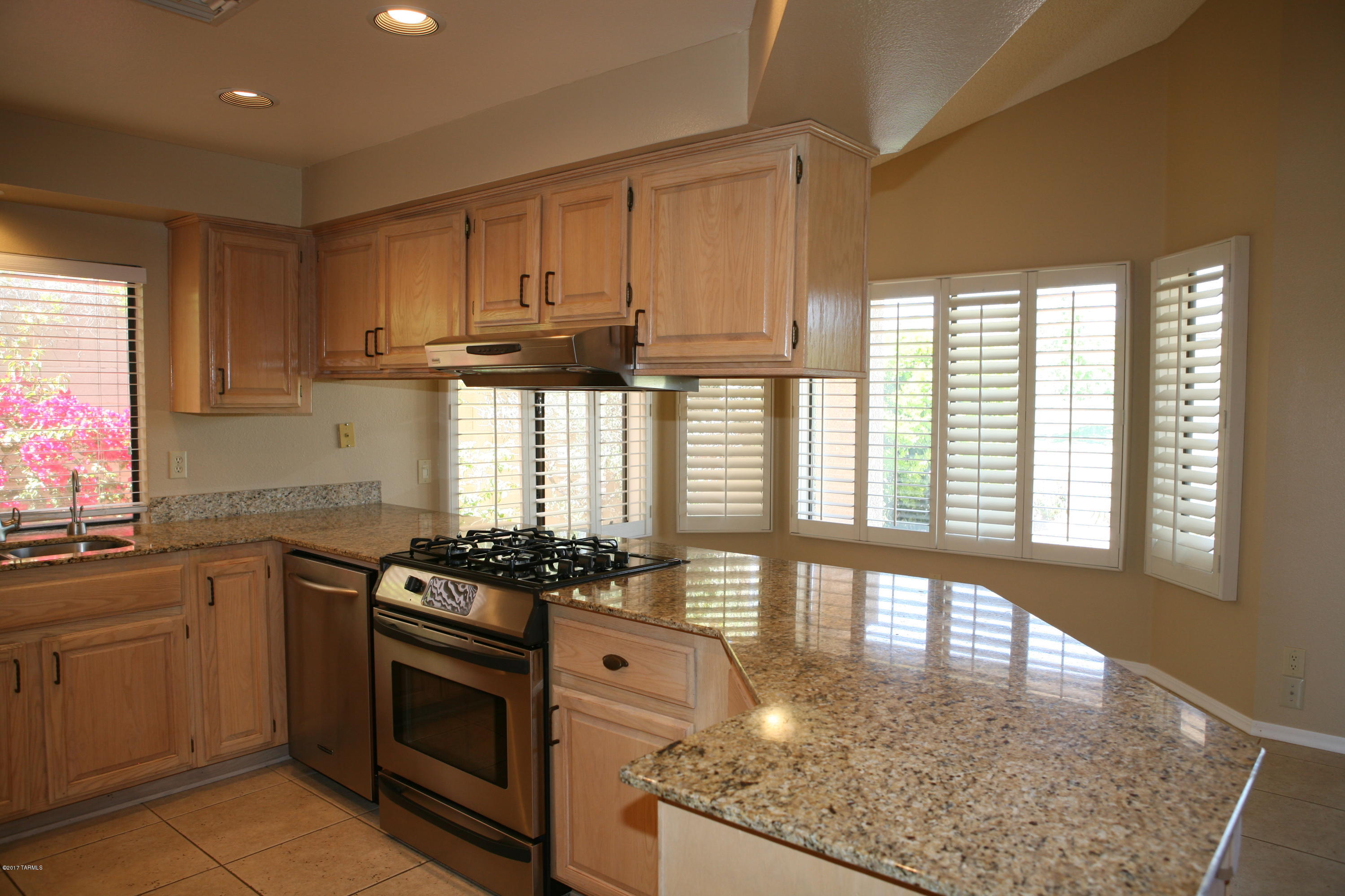 65440 E Rolling Hills Drive