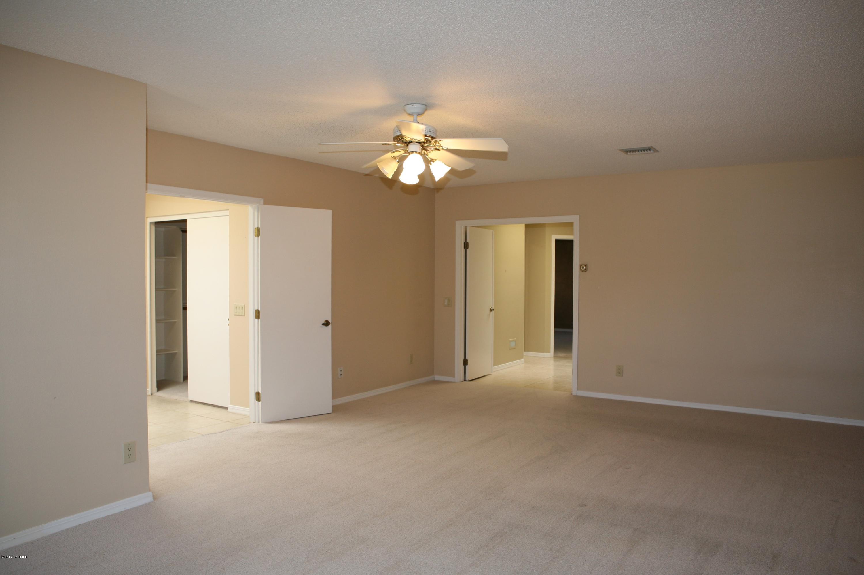 65440 E Rolling Hills Drive
