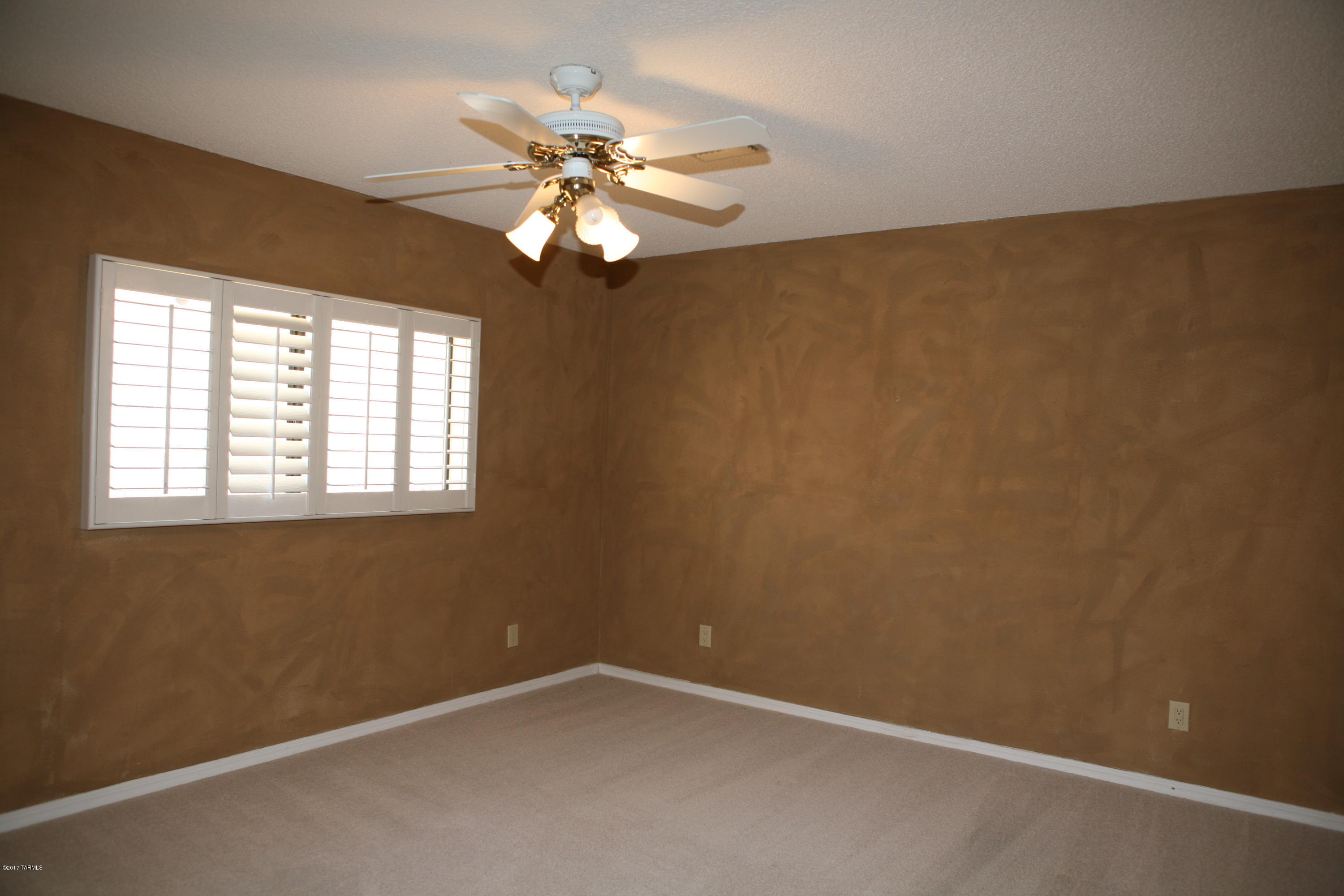 65440 E Rolling Hills Drive