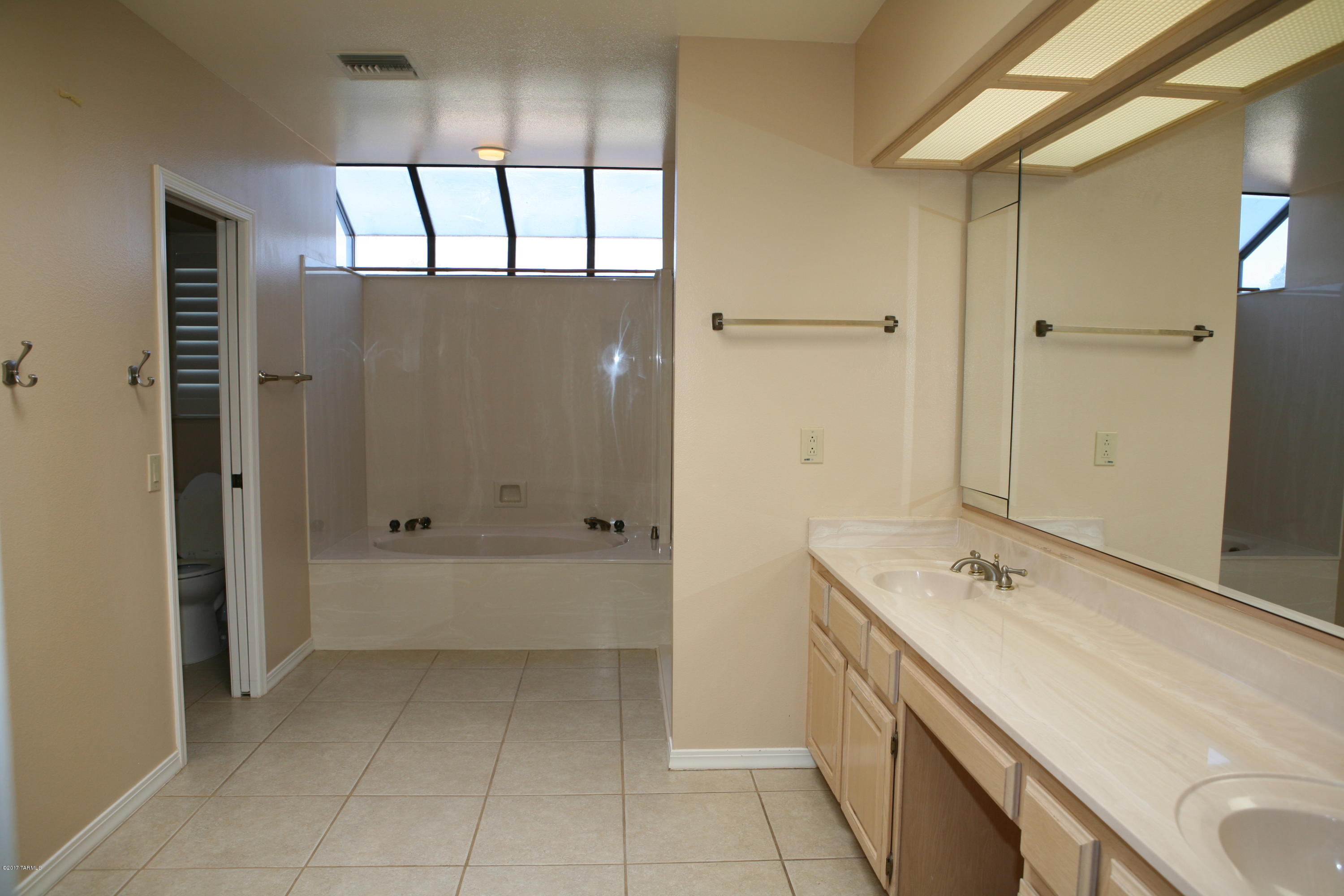 65440 E Rolling Hills Drive