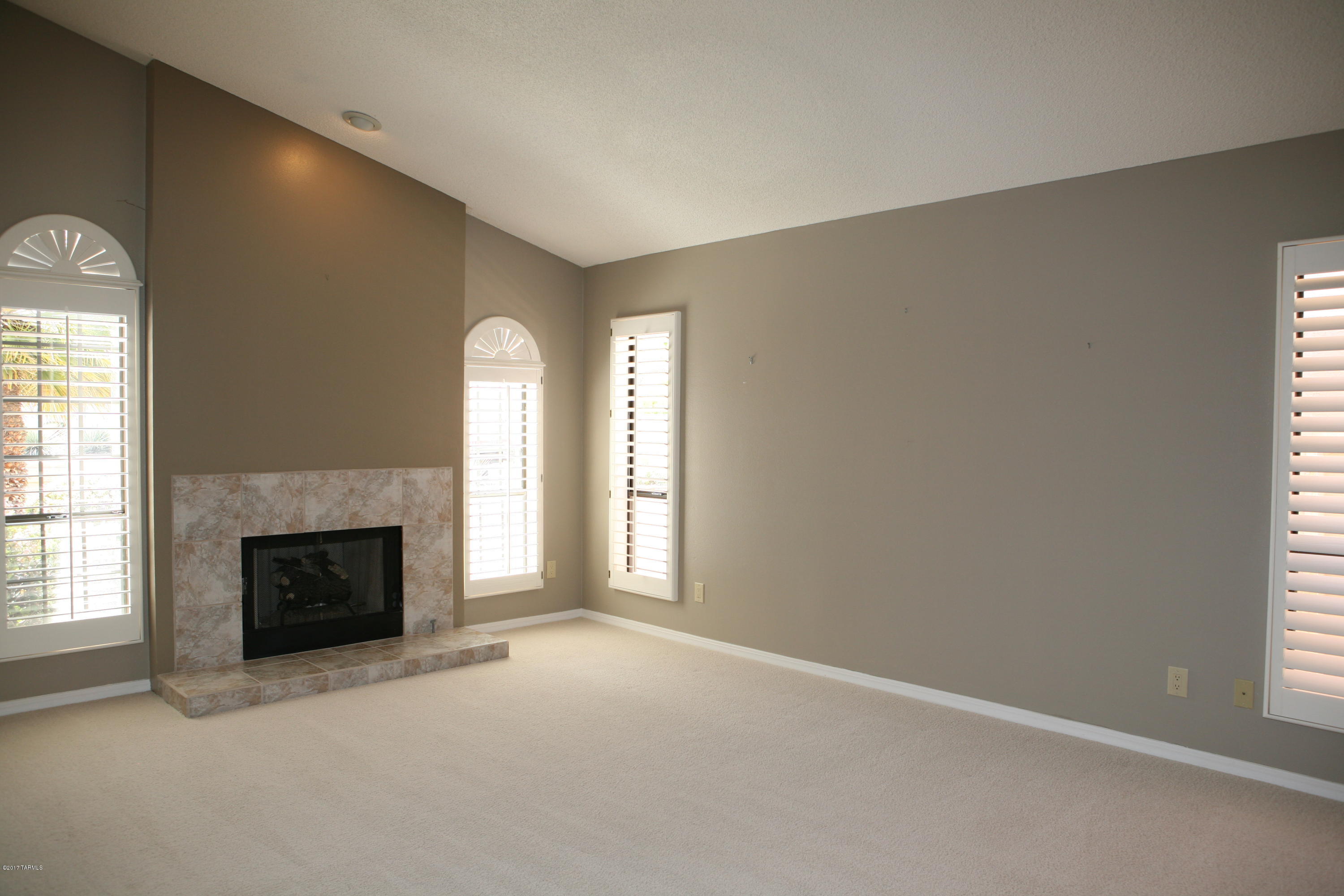65440 E Rolling Hills Drive