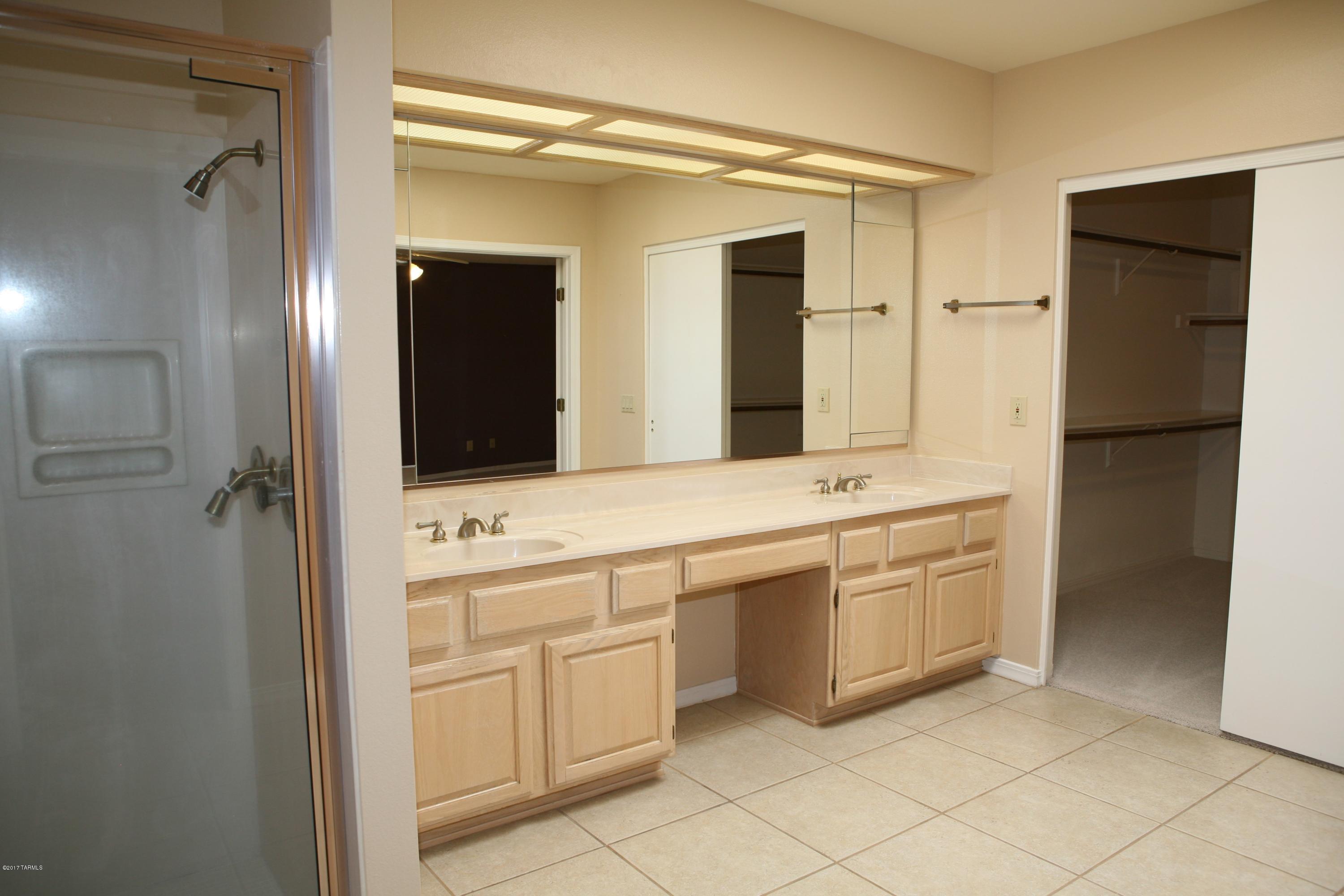 65440 E Rolling Hills Drive