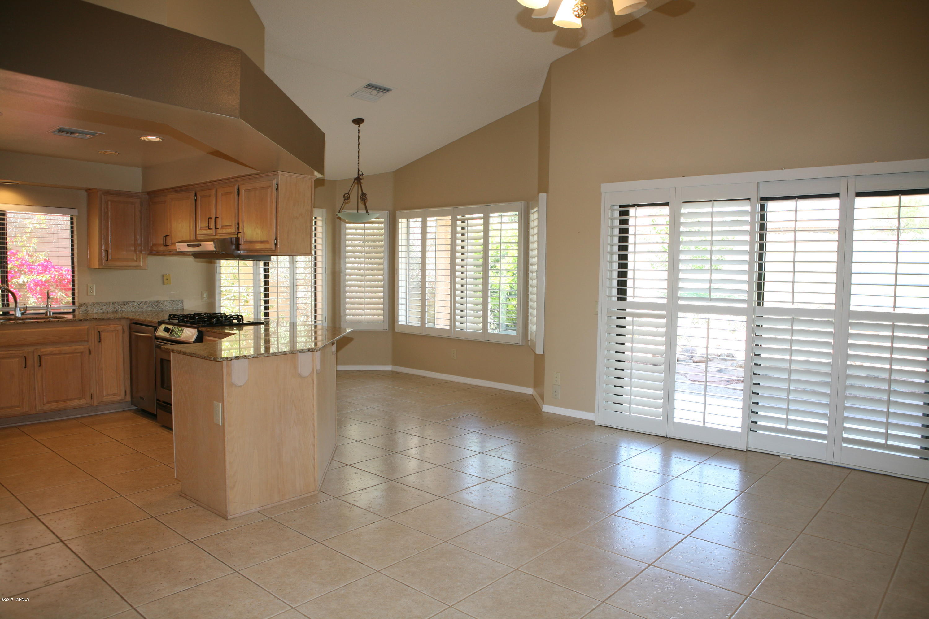 65440 E Rolling Hills Drive
