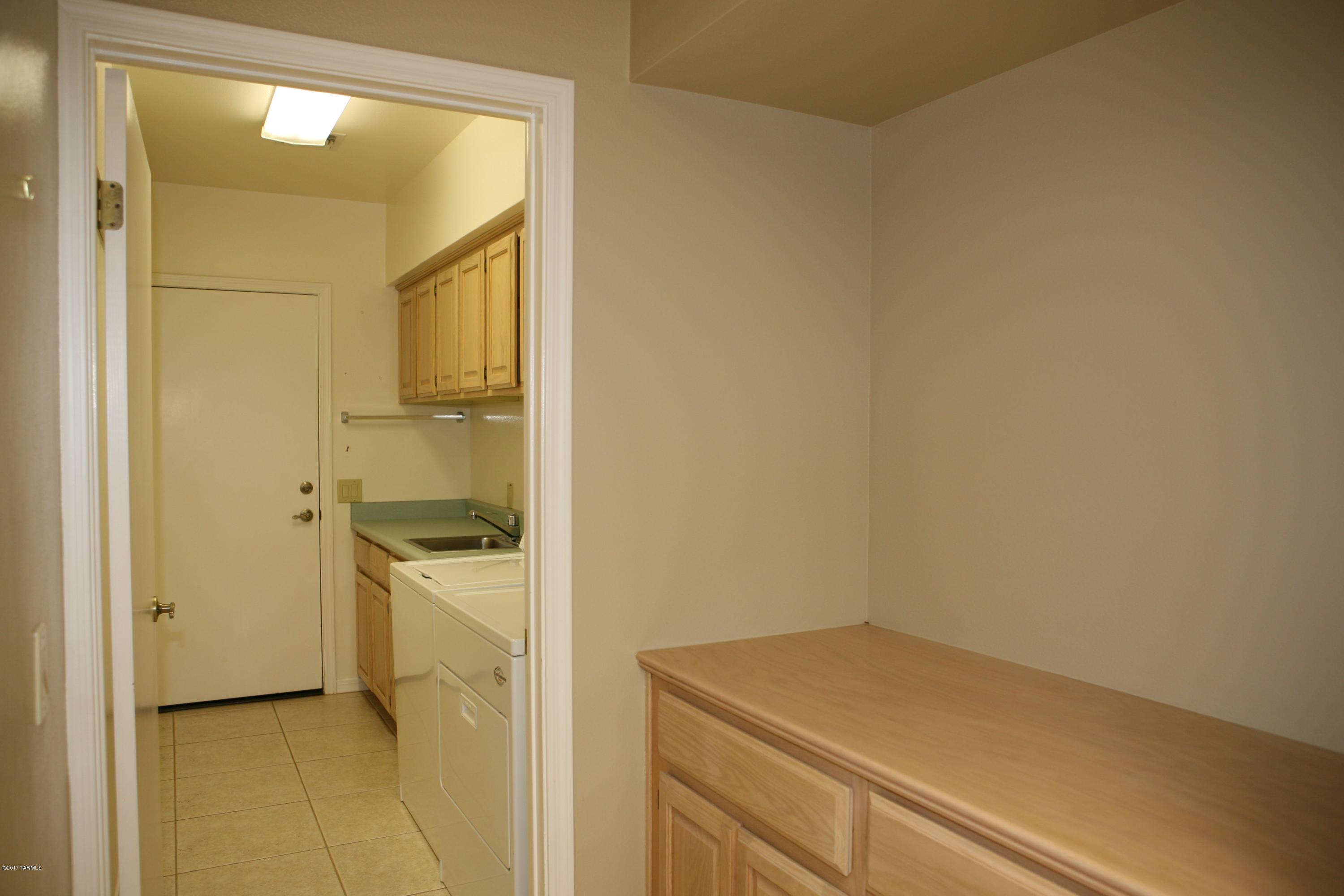 65440 E Rolling Hills Drive