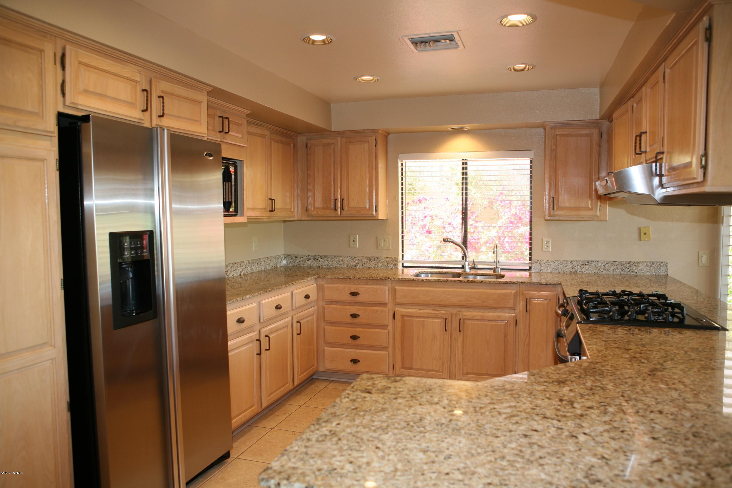 65440 E Rolling Hills Drive