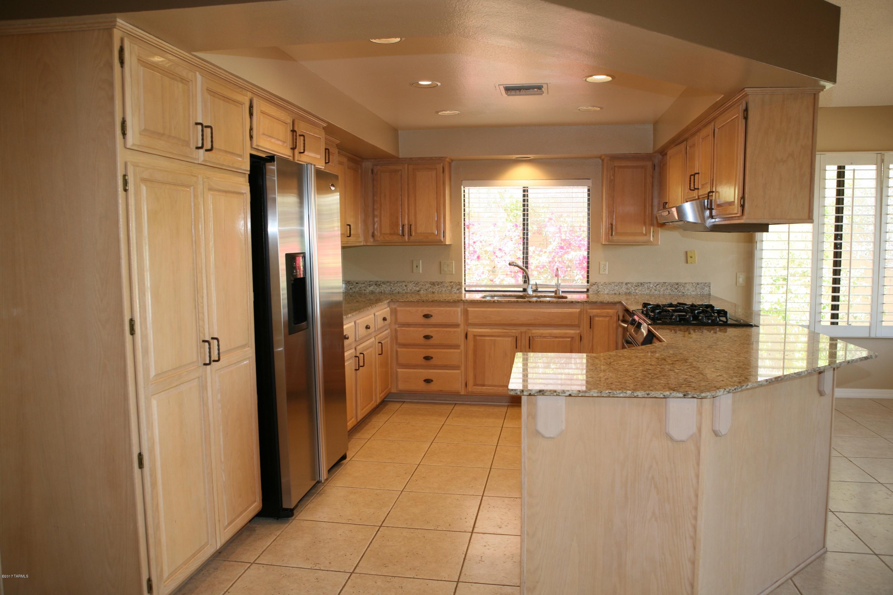 65440 E Rolling Hills Drive