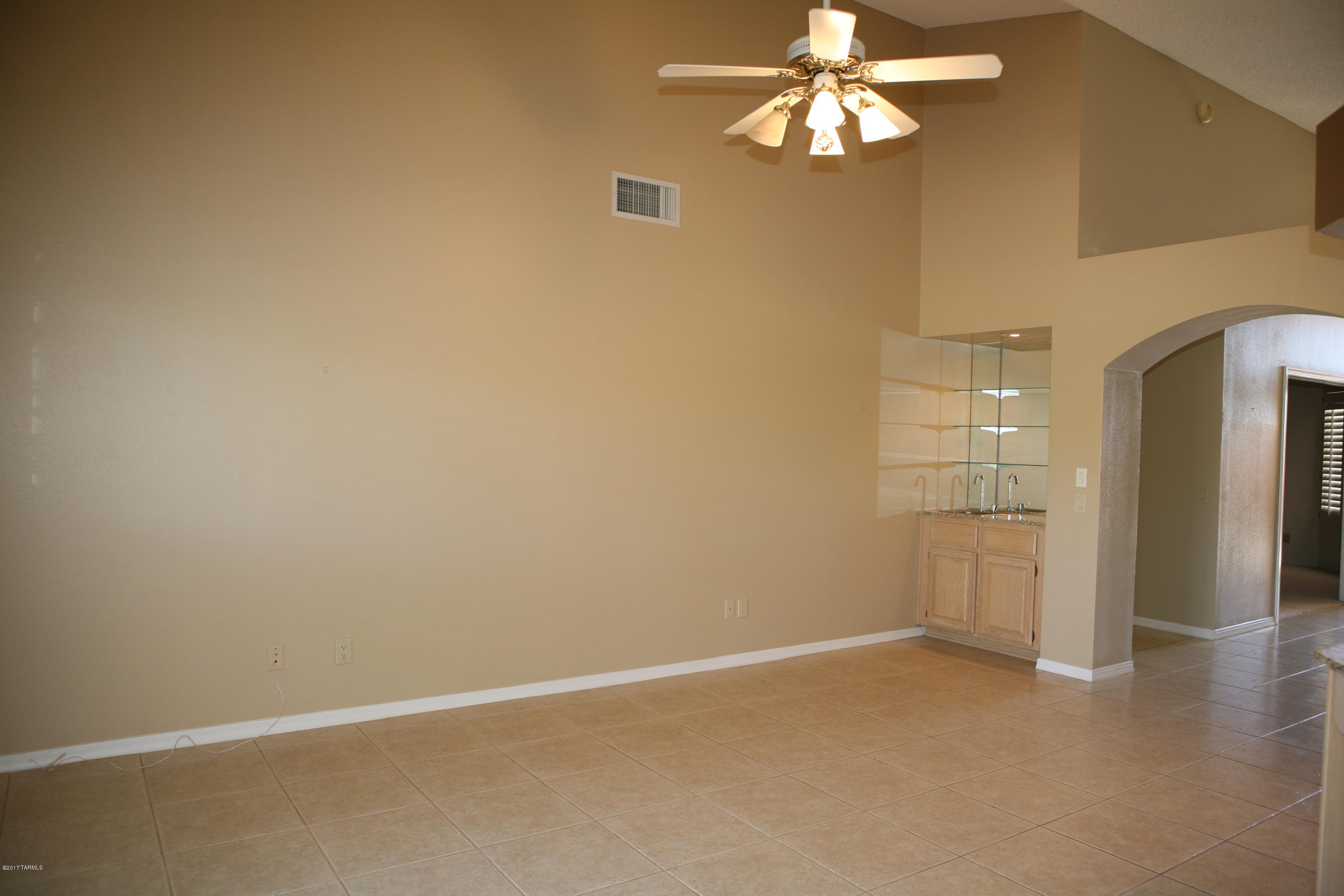 65440 E Rolling Hills Drive