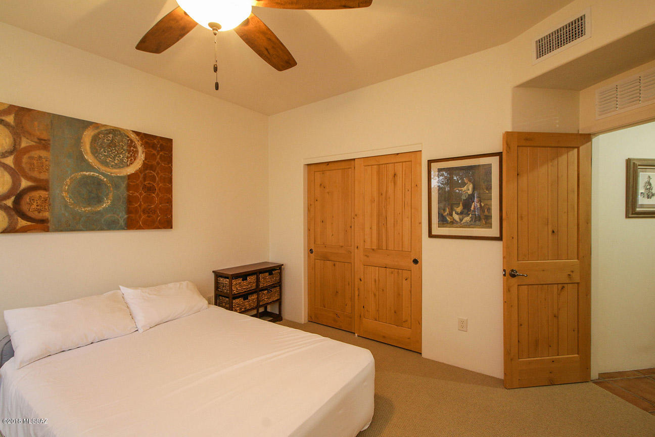 2449 W Crow Wash Place