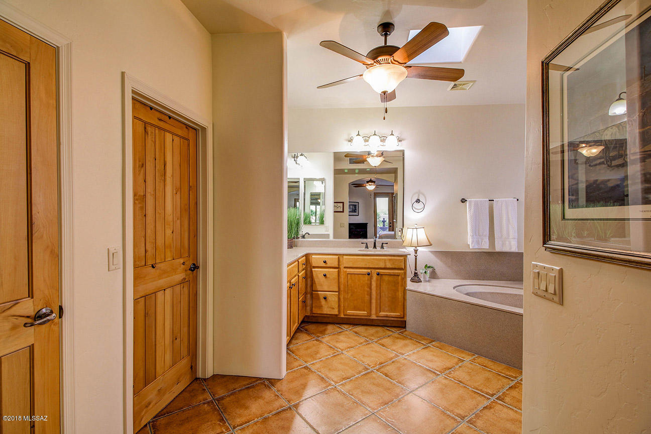 2449 W Crow Wash Place
