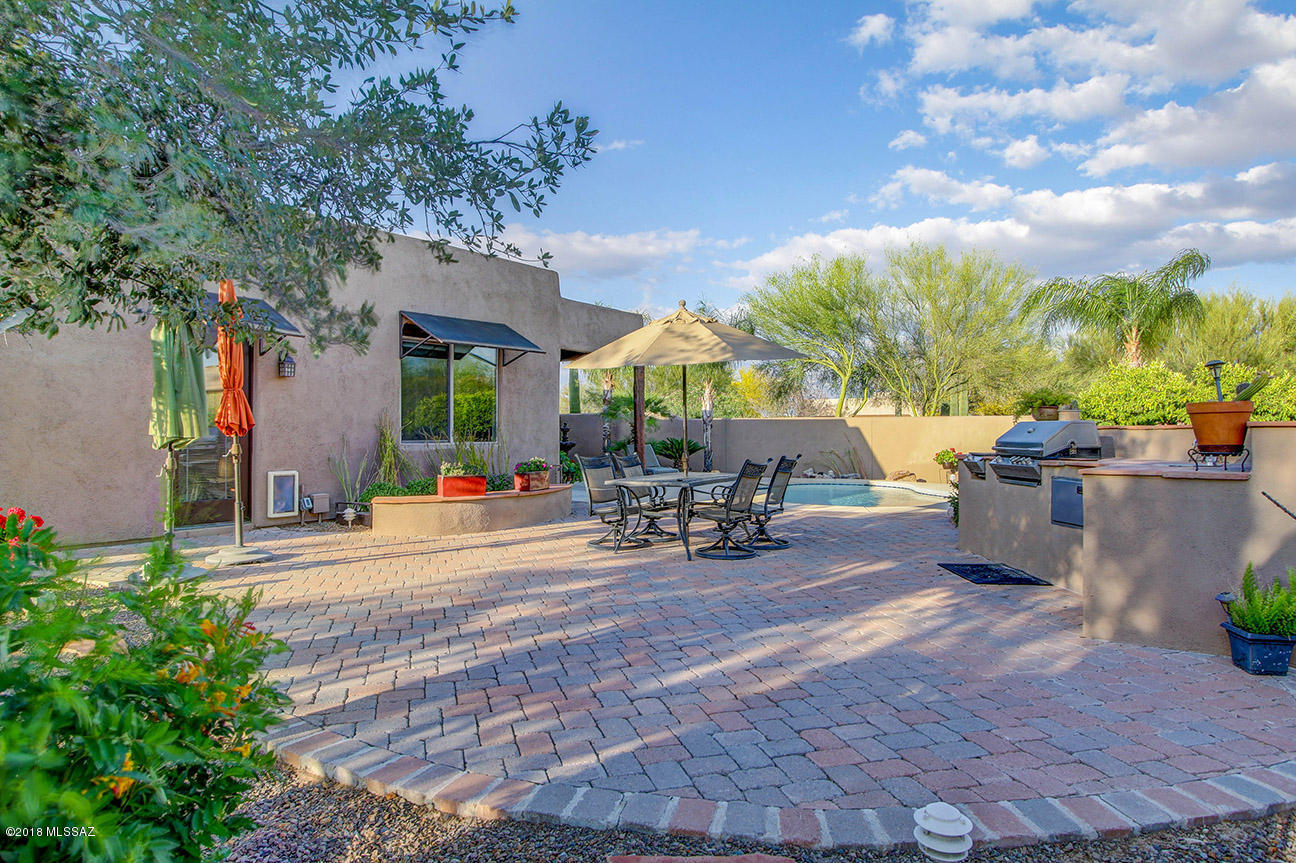 2449 W Crow Wash Place