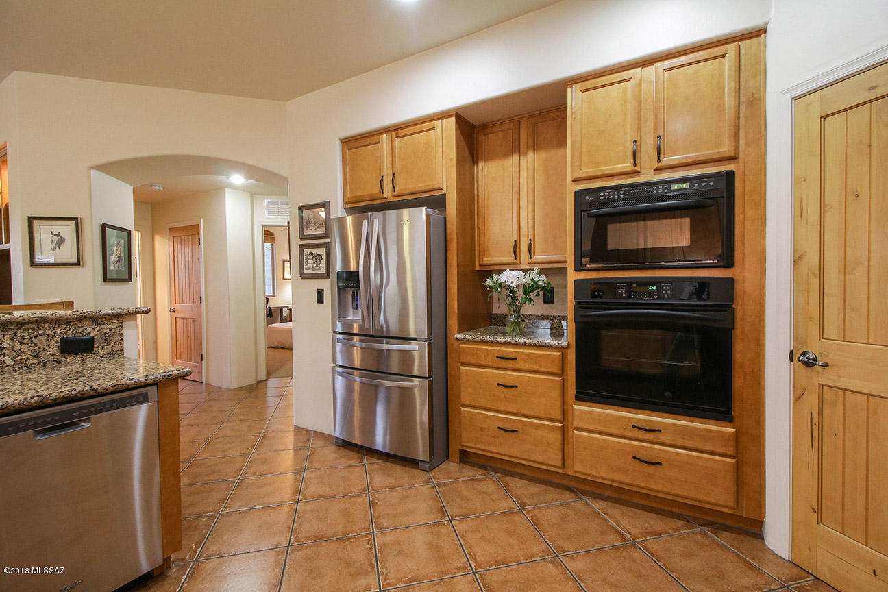 2449 W Crow Wash Place