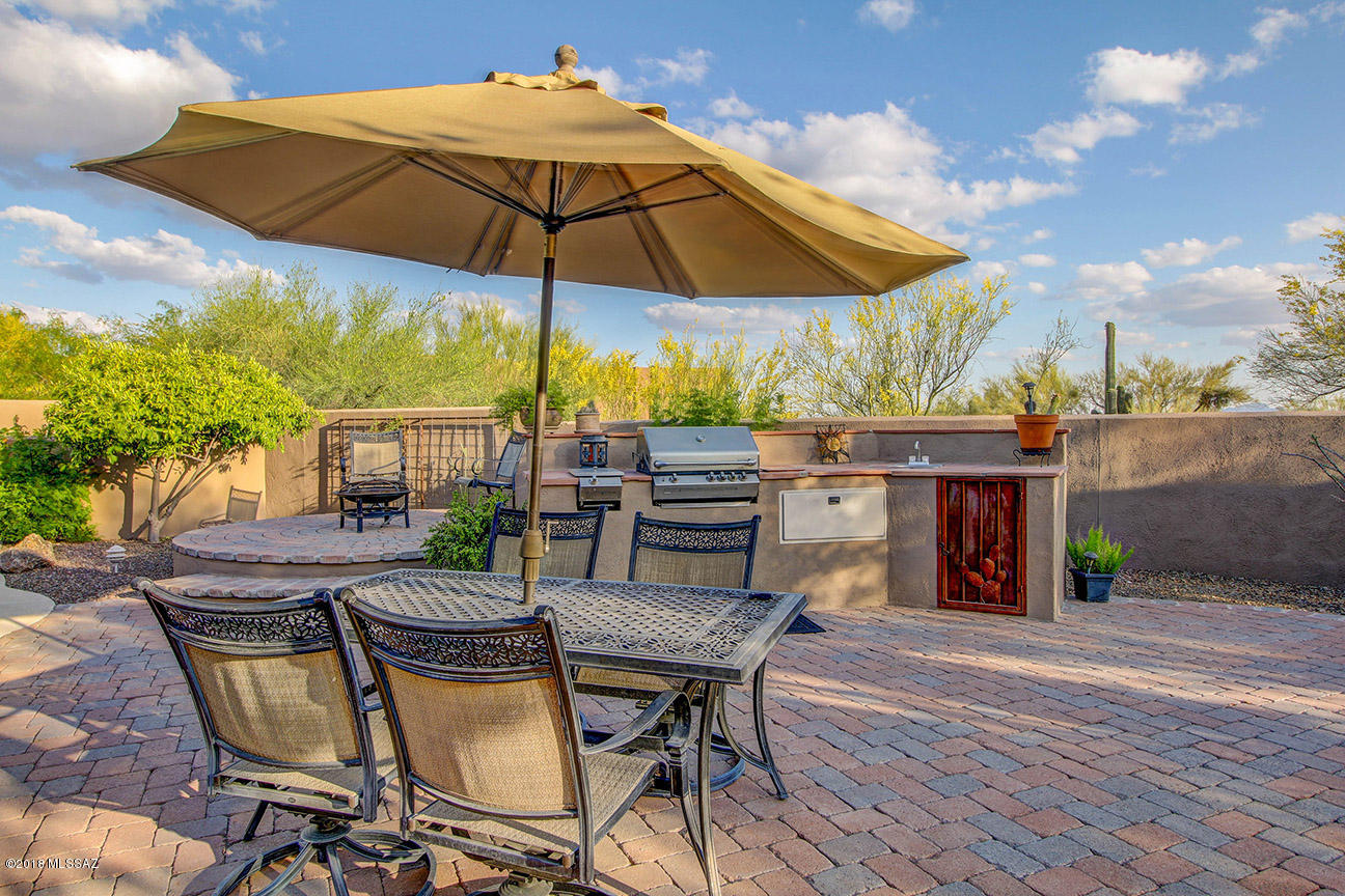 2449 W Crow Wash Place