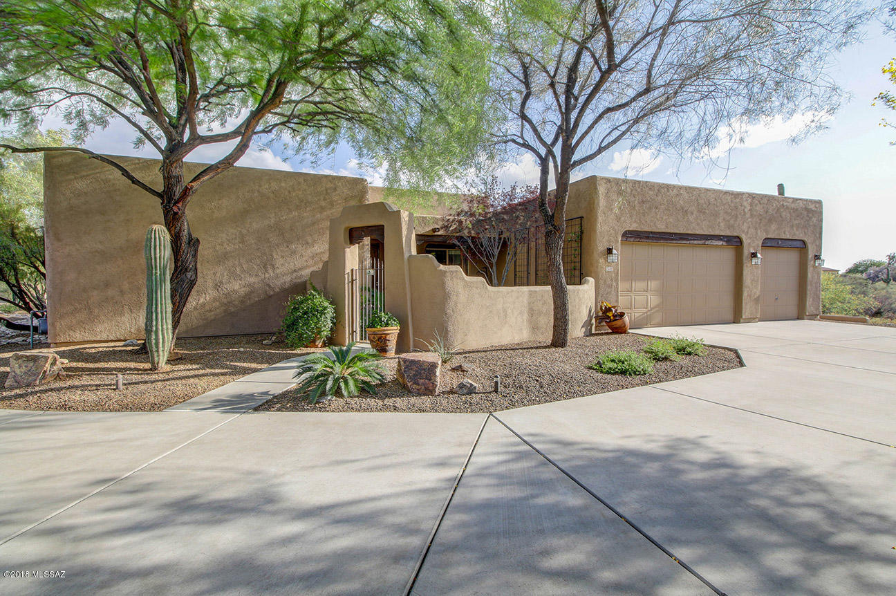 2449 W Crow Wash Place