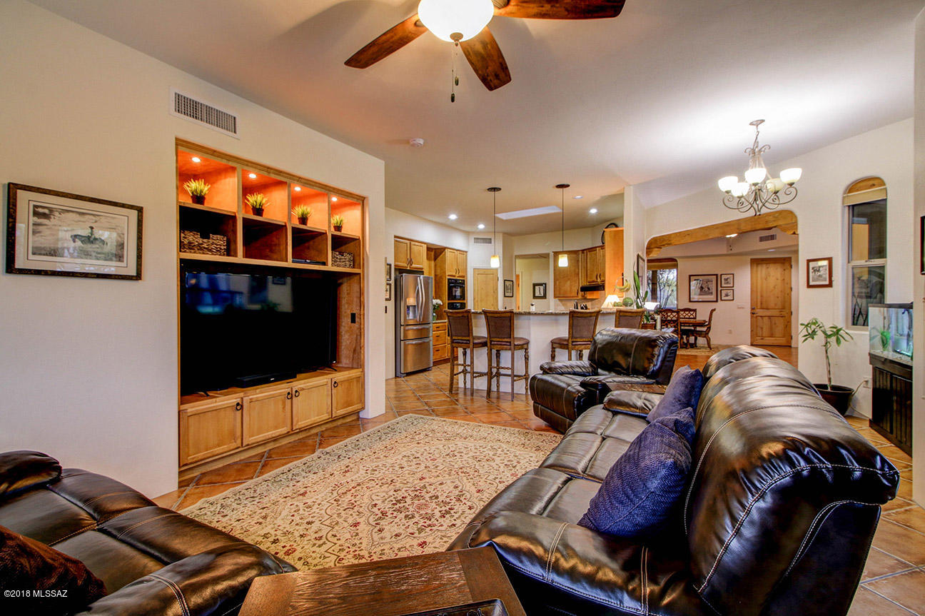 2449 W Crow Wash Place
