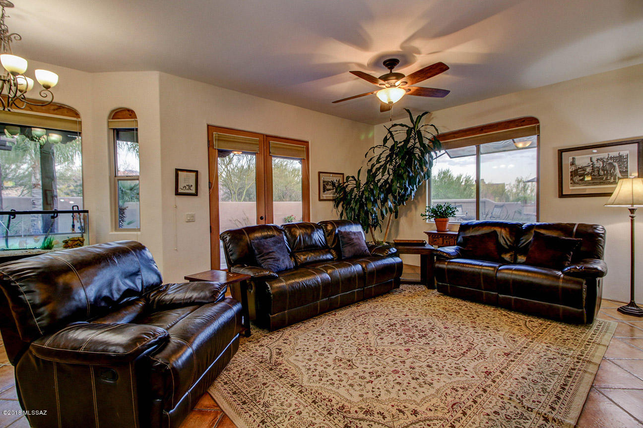 2449 W Crow Wash Place