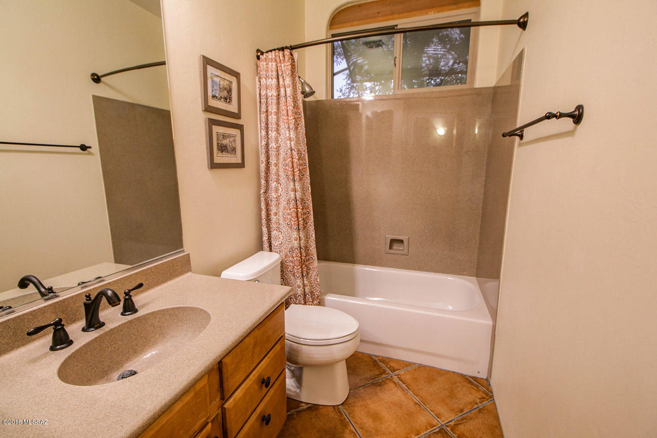 2449 W Crow Wash Place