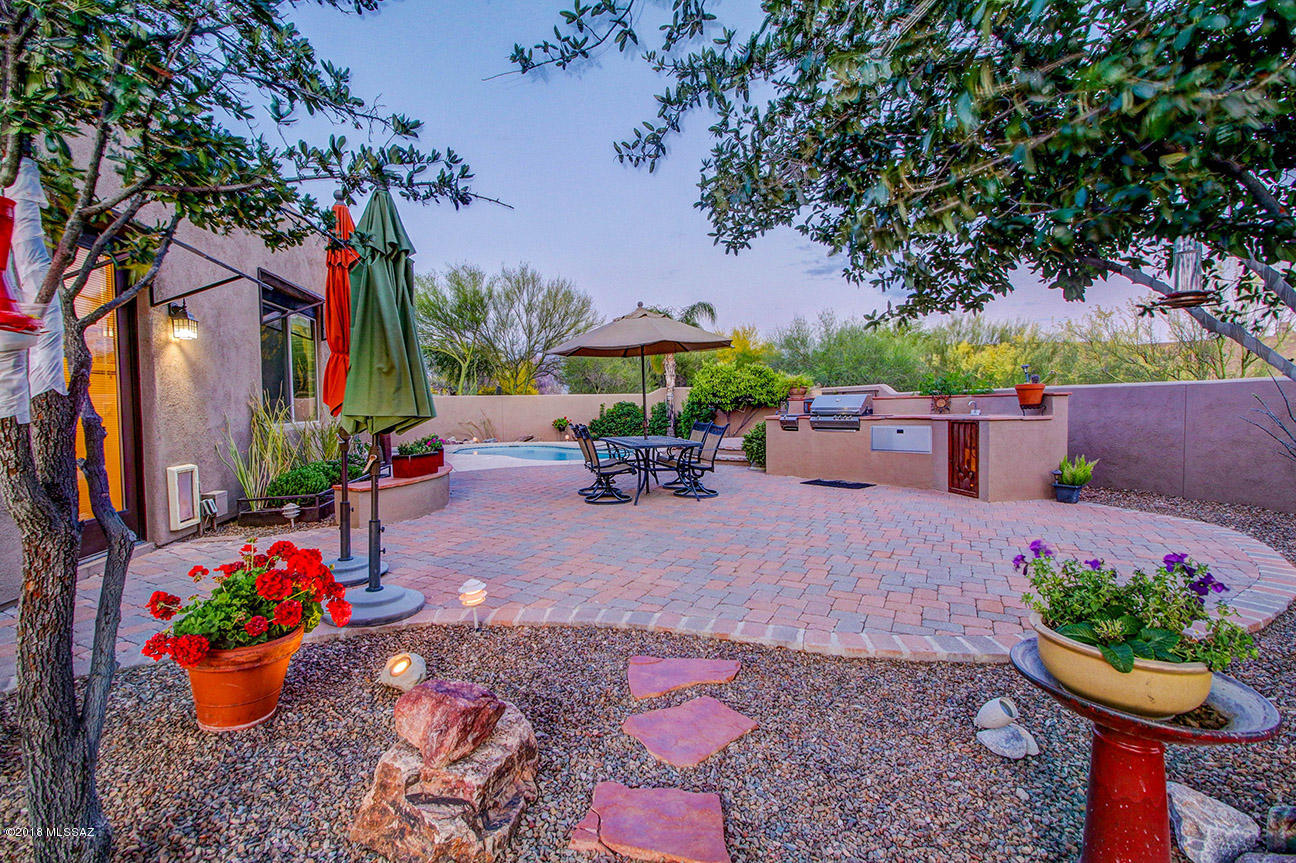 2449 W Crow Wash Place