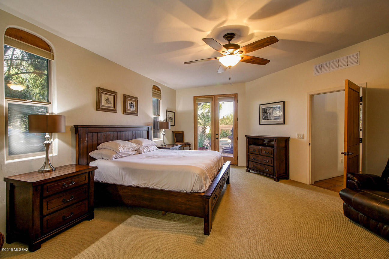 2449 W Crow Wash Place