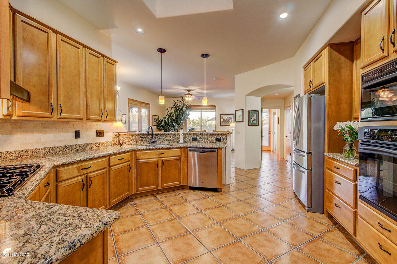 2449 W Crow Wash Place