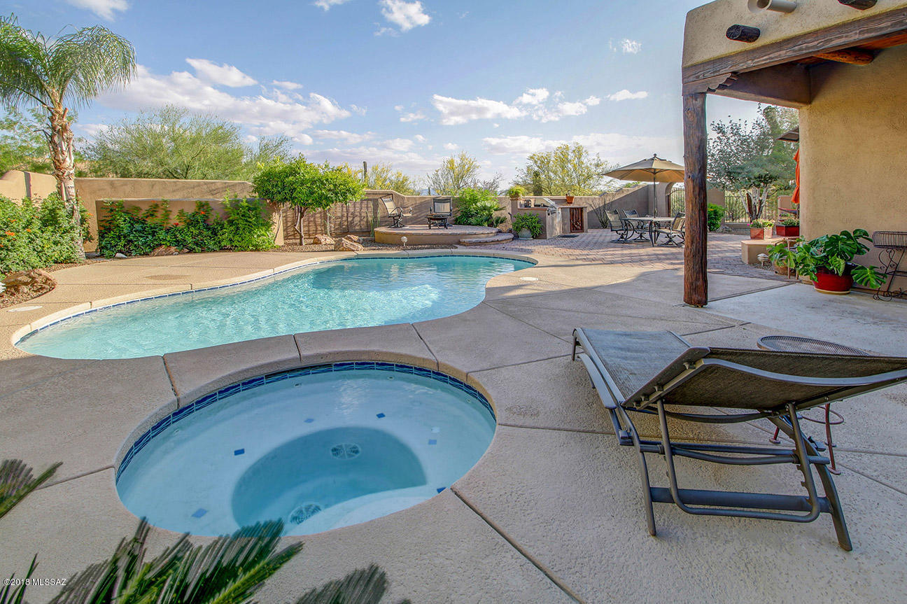 2449 W Crow Wash Place