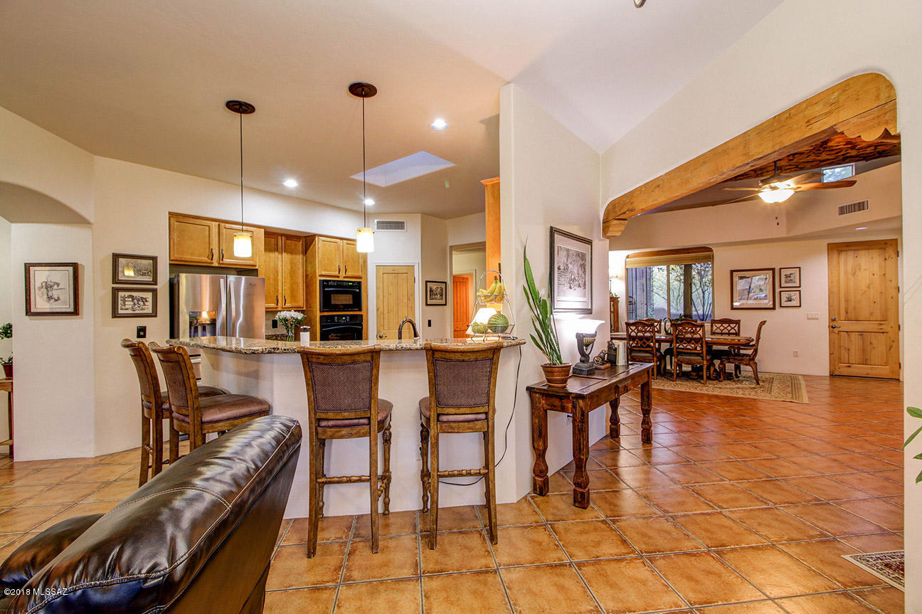 2449 W Crow Wash Place