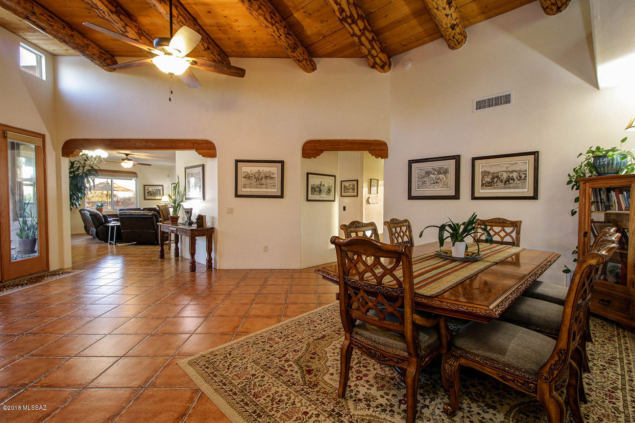 2449 W Crow Wash Place