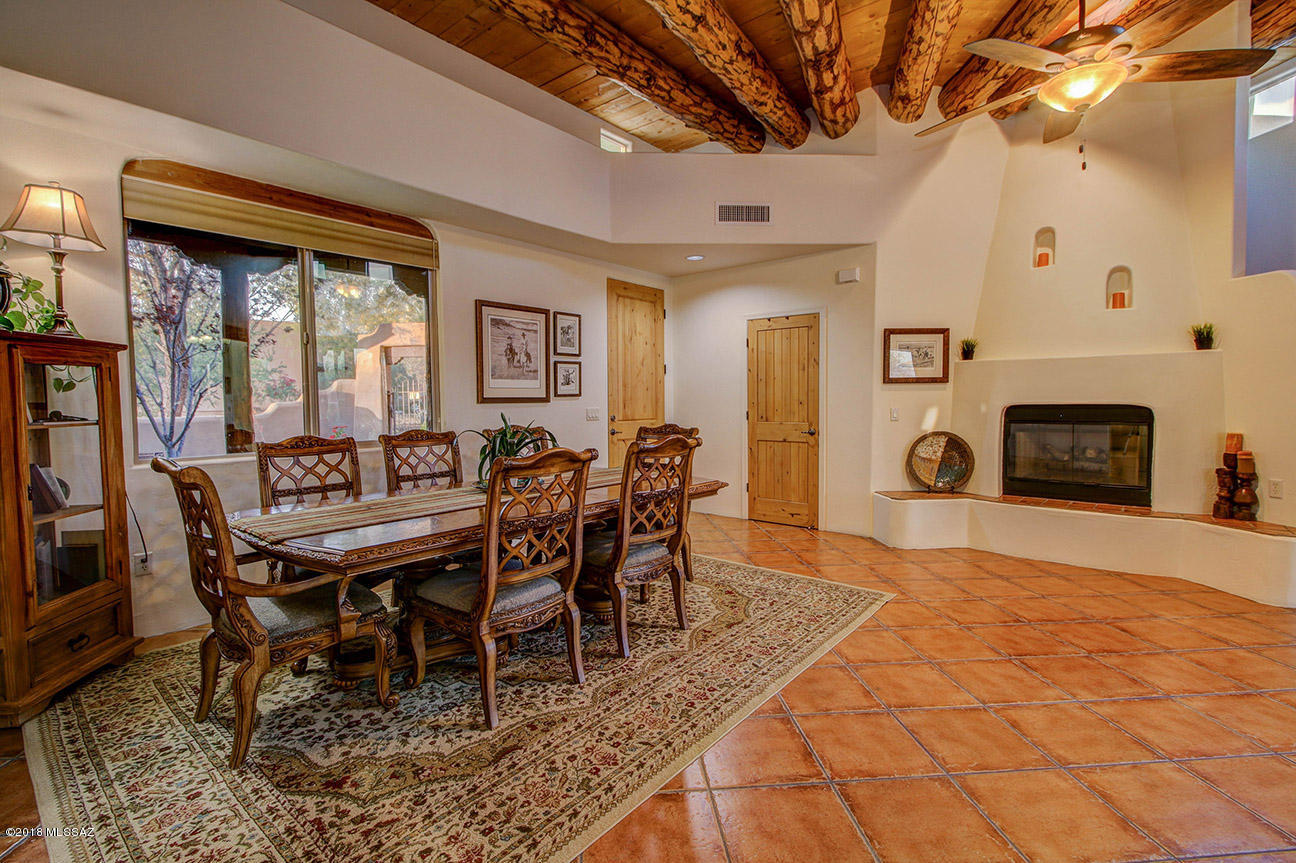 2449 W Crow Wash Place