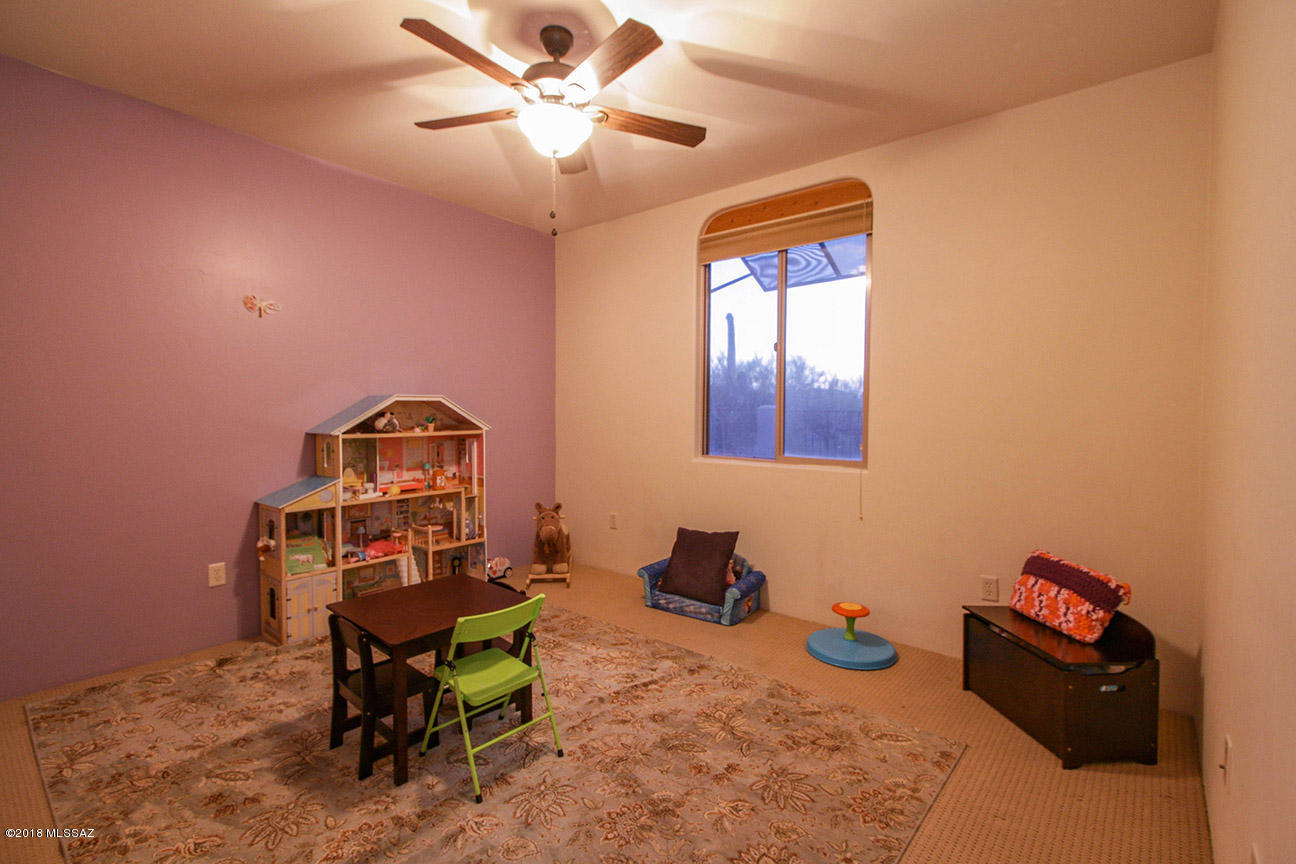 2449 W Crow Wash Place