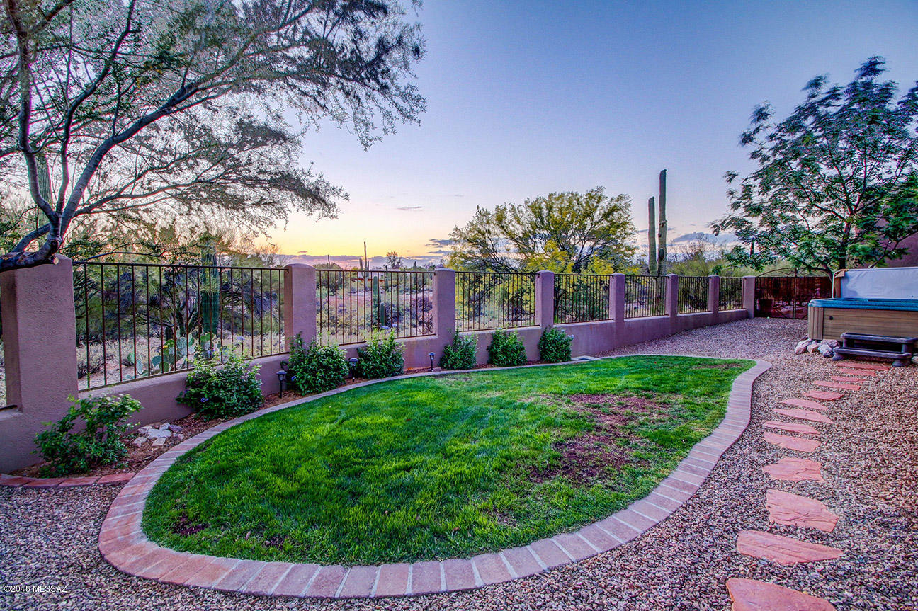 2449 W Crow Wash Place