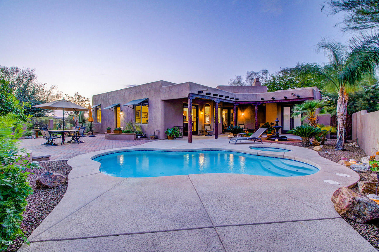 2449 W Crow Wash Place