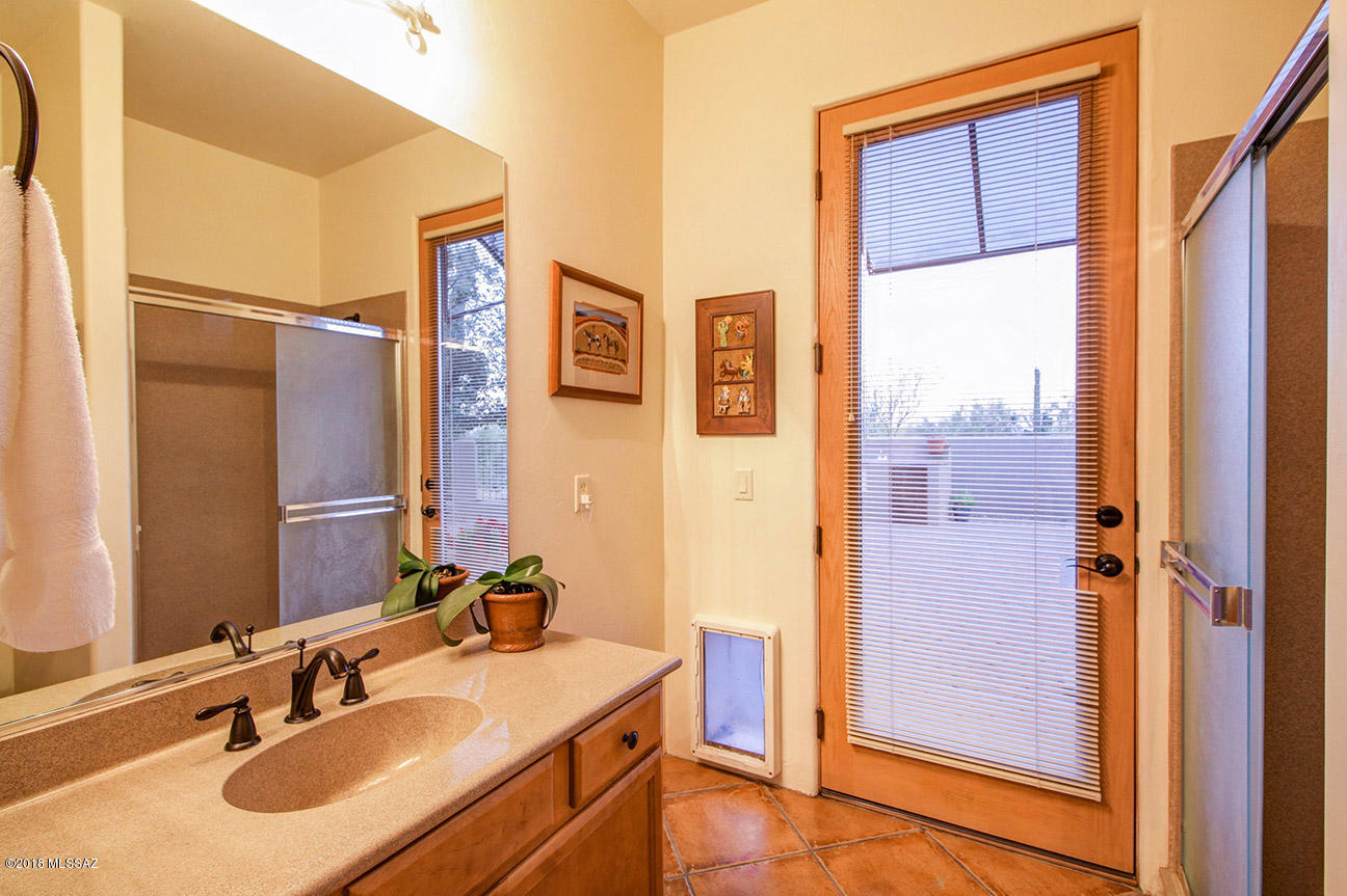 2449 W Crow Wash Place