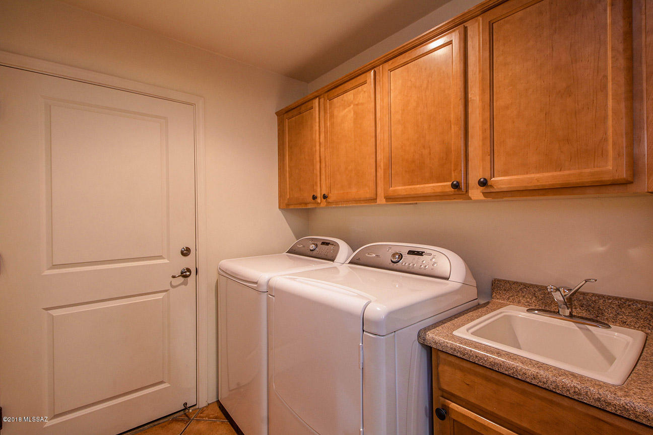 2449 W Crow Wash Place