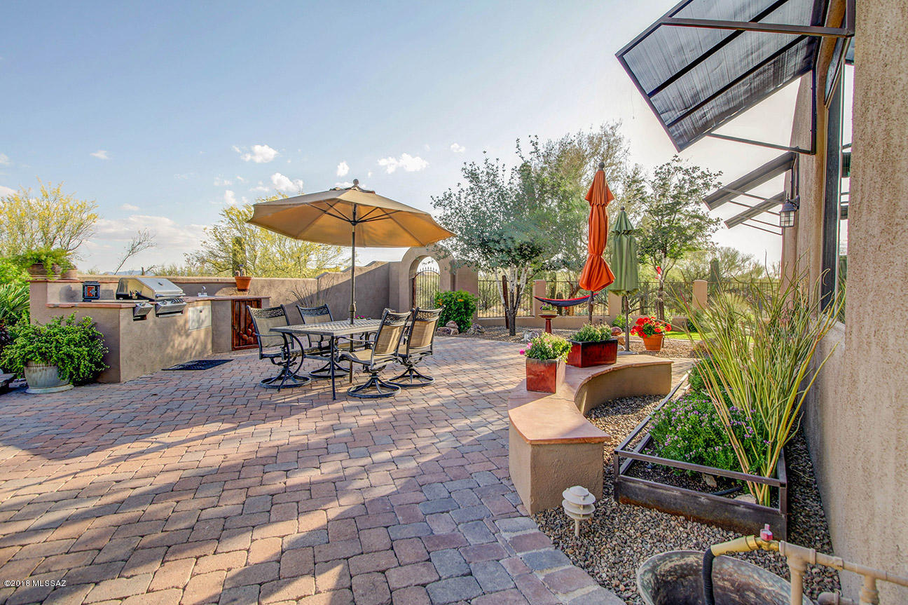 2449 W Crow Wash Place