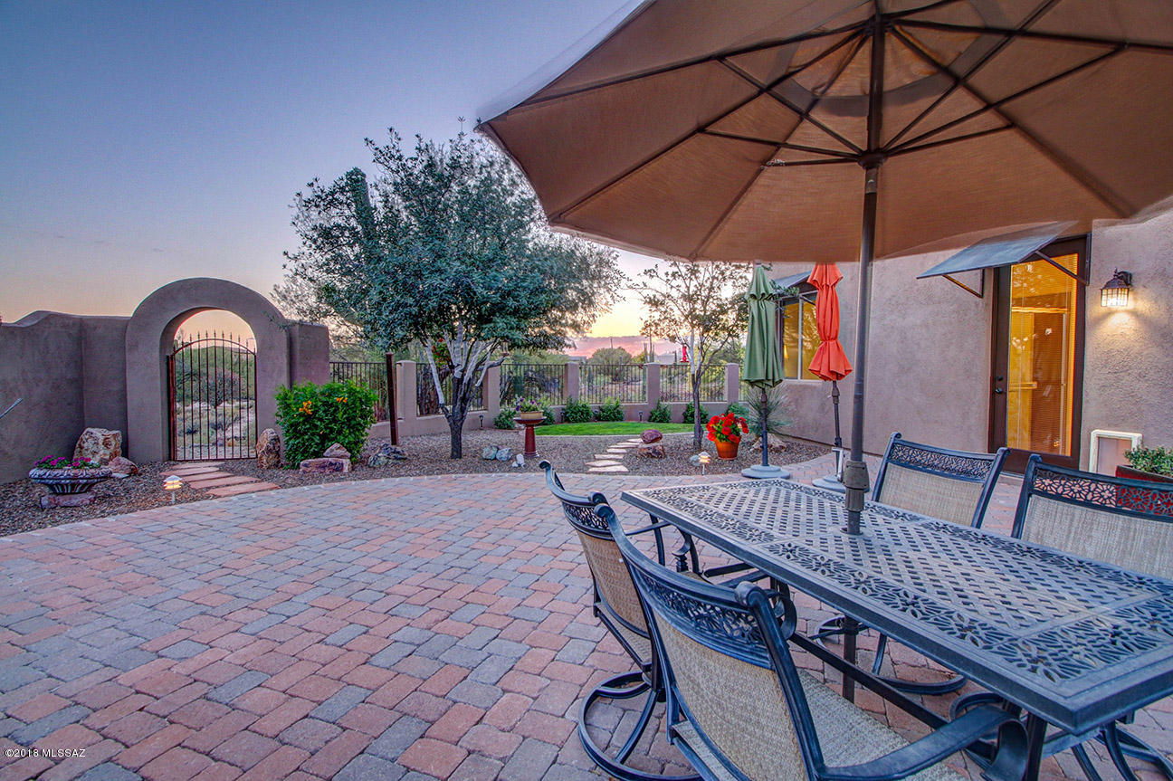 2449 W Crow Wash Place