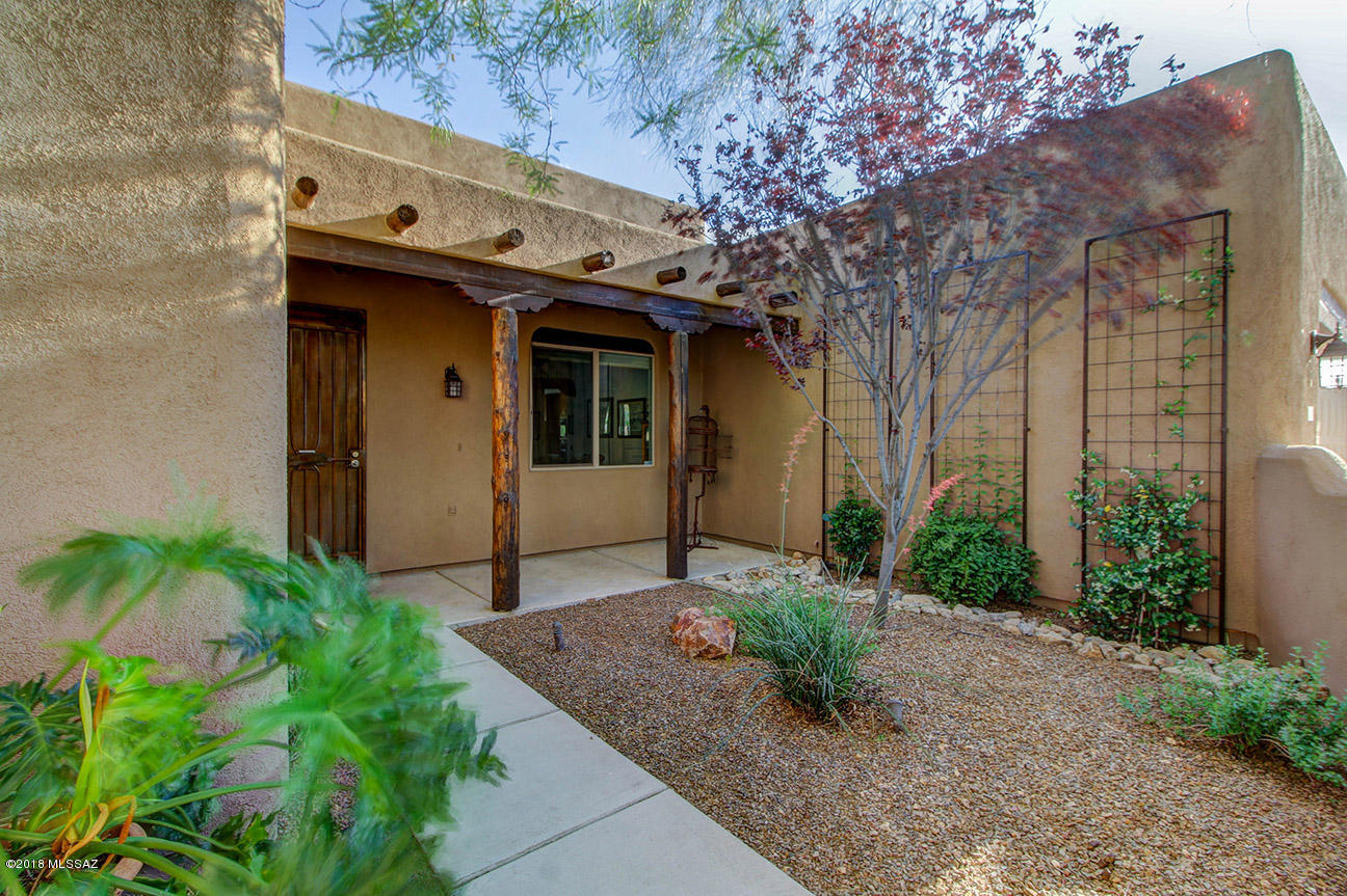 2449 W Crow Wash Place